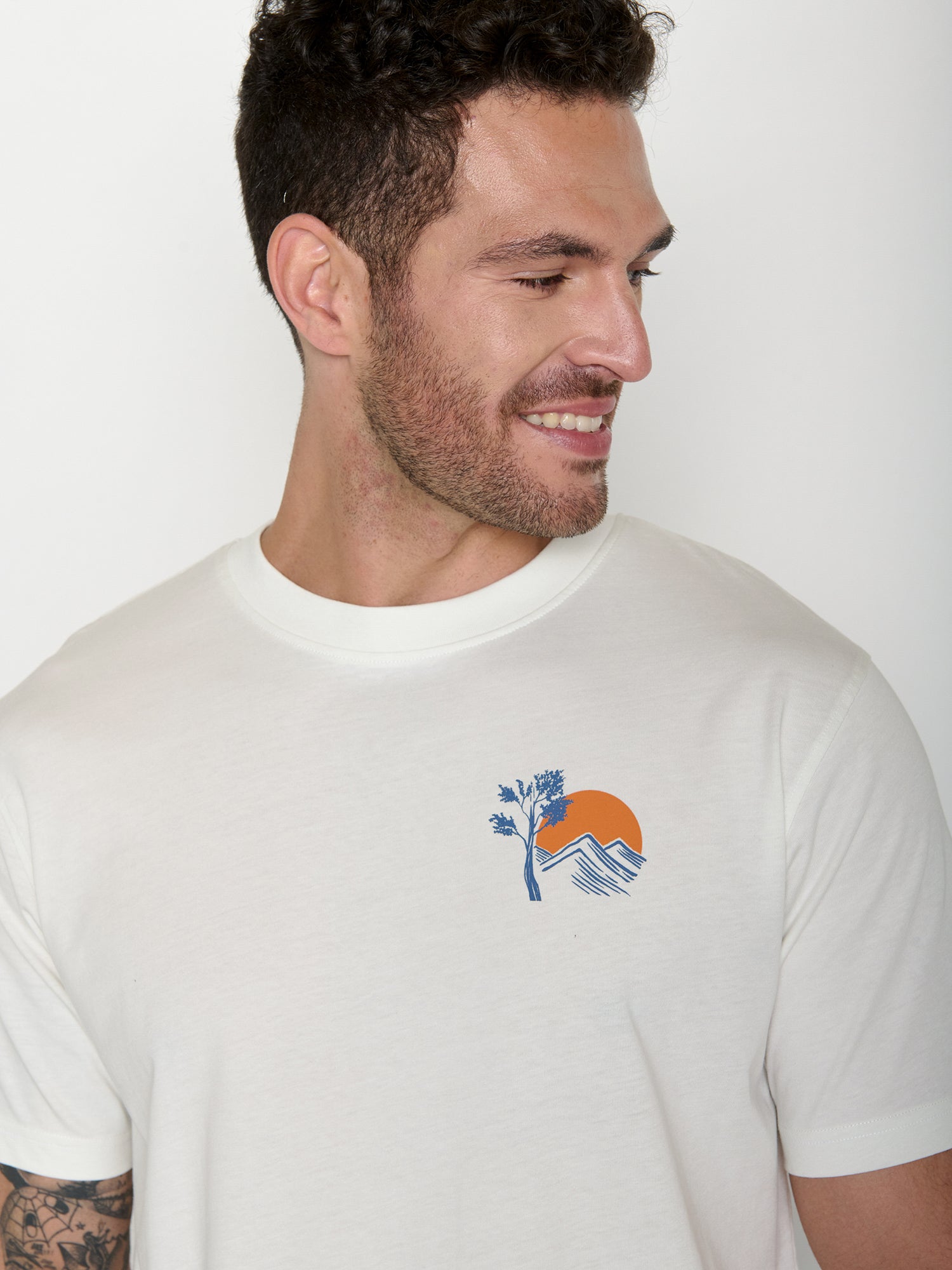 Moonstone: Lässiges Oversize-T-Shirt aus Bio-Baumwolle für Herren [21504]