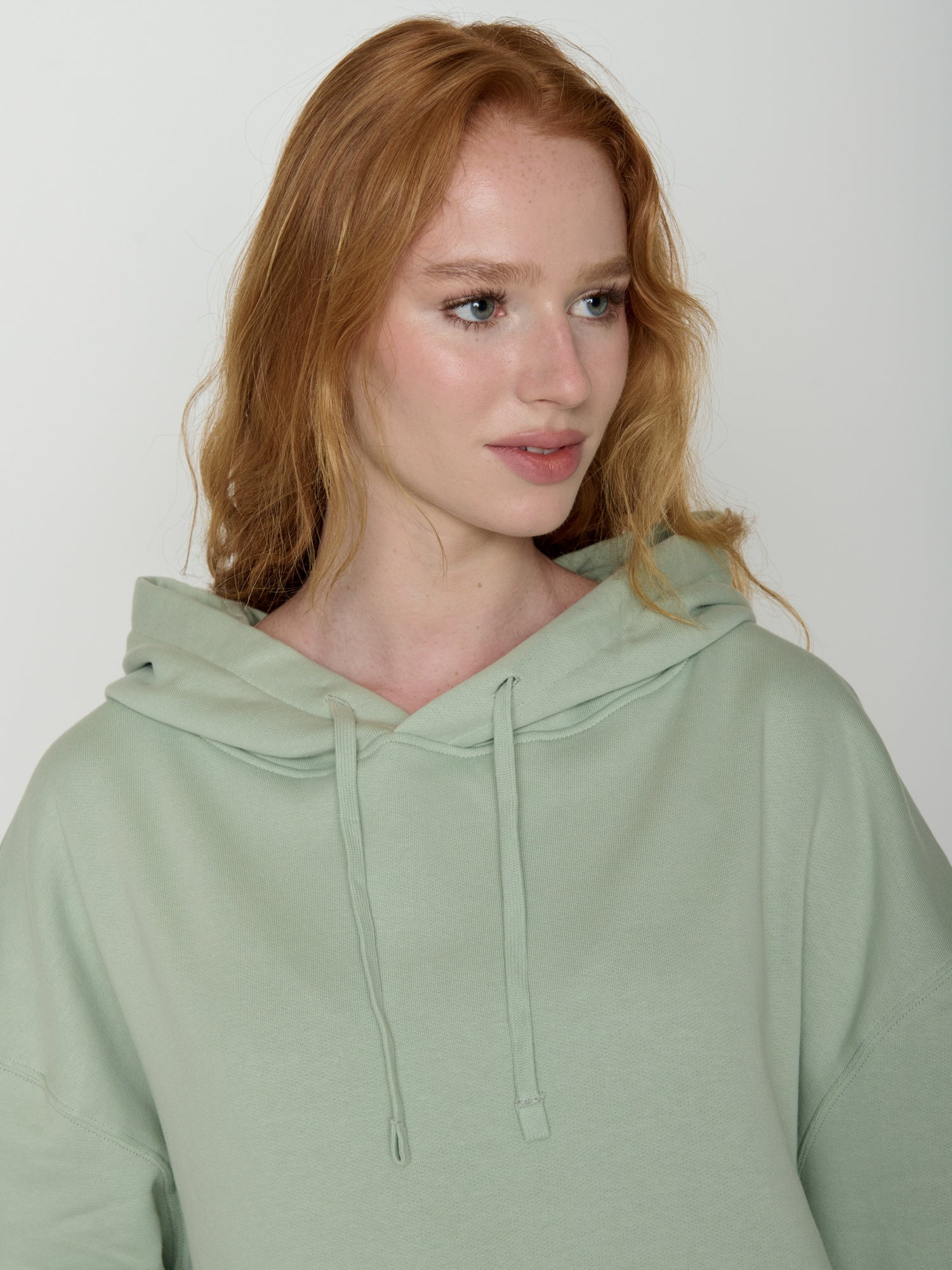 Muted Mint: Lässiger Hoodie aus Bio-Baumwolle für Damen [21736]