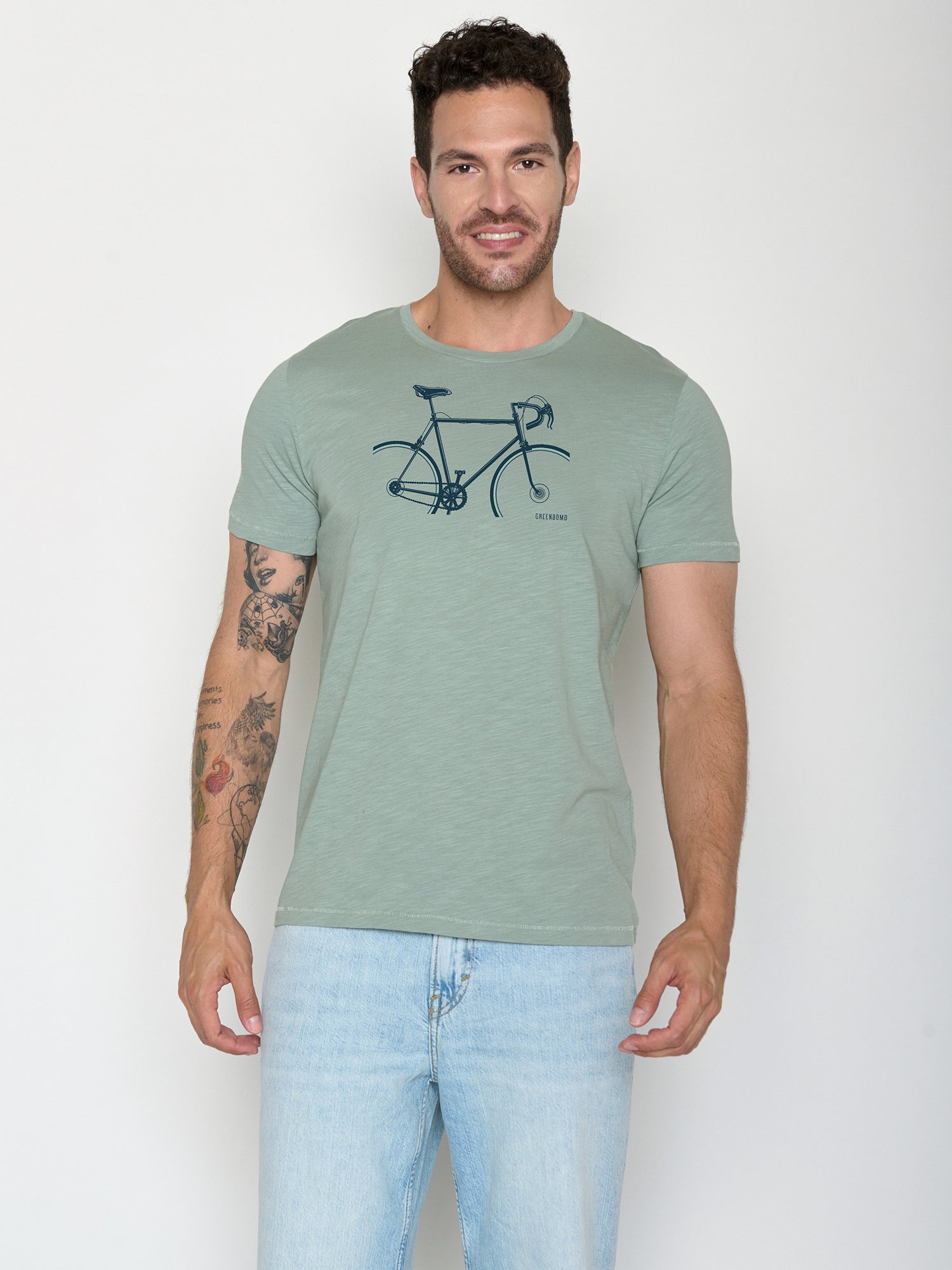 Soft Sage: Sportliches T-Shirt aus Bio-Baumwolle für Herren [22052]
