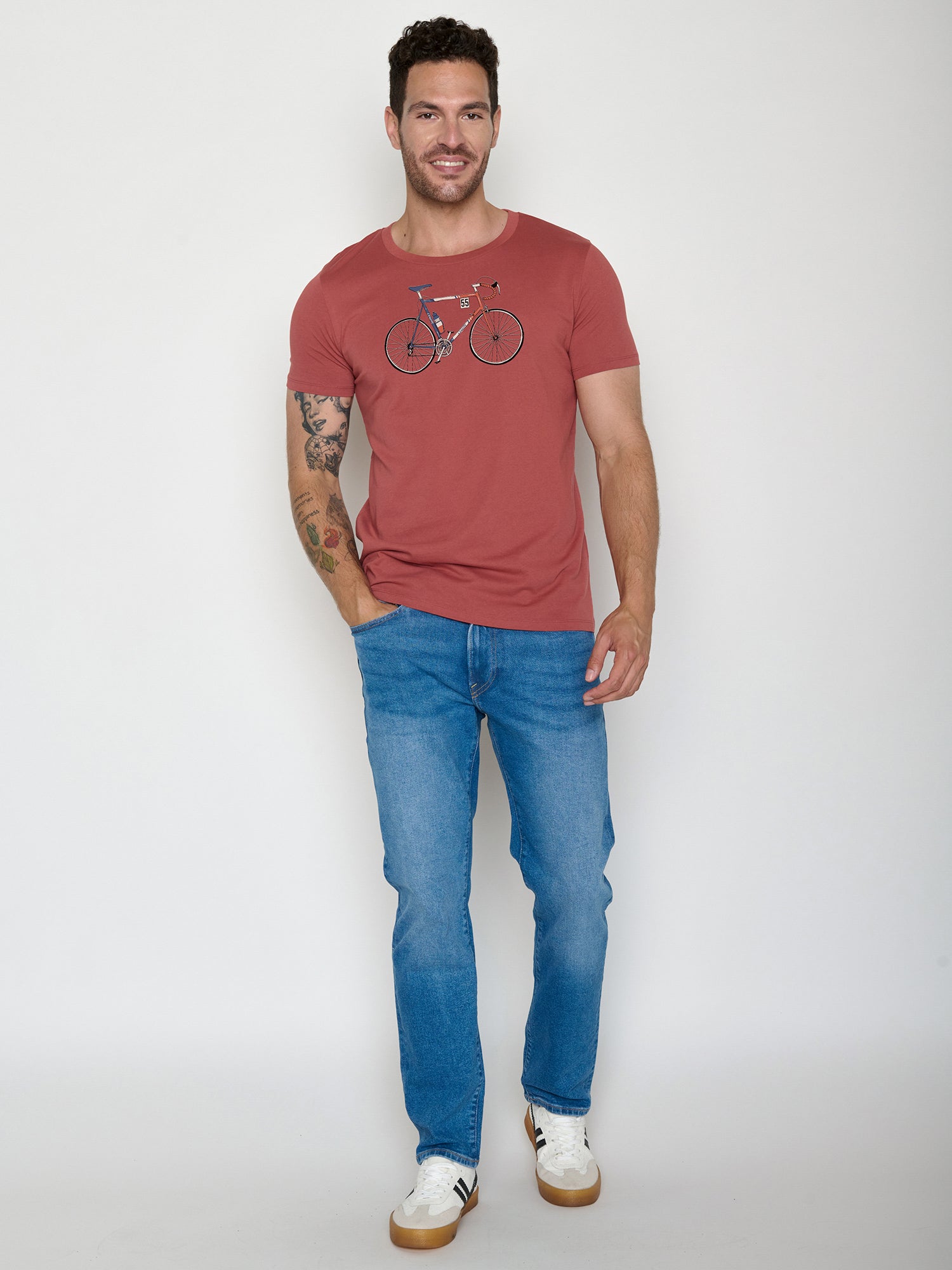 Sunset Red: Sportliches T-Shirt aus Bio-Baumwolle für Herren [22071]