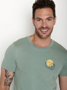 Soft Sage: Sportliches T-Shirt aus Bio-Baumwolle für Herren [22091]