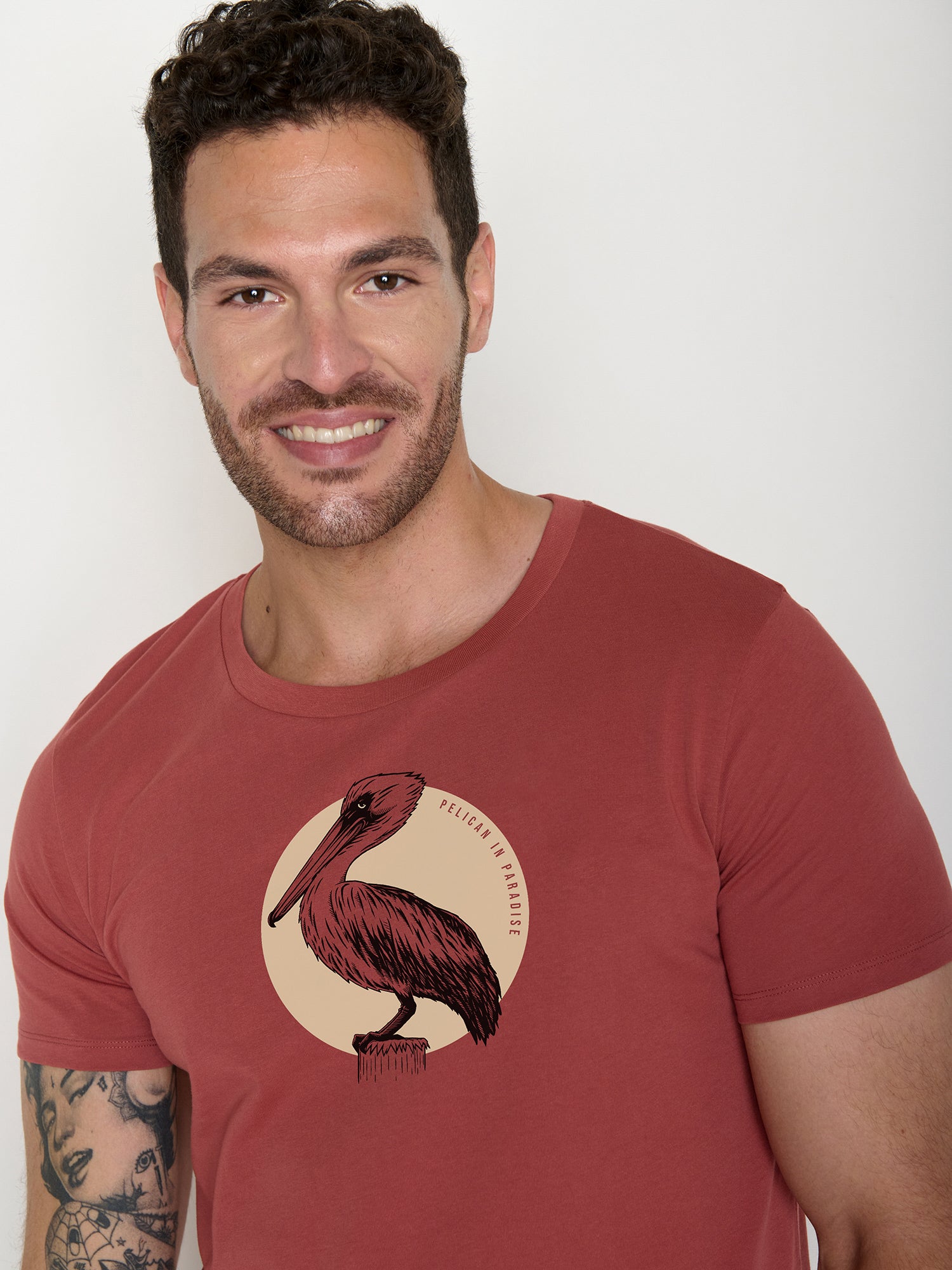 Sunset Red: Sportliches T-Shirt aus Bio-Baumwolle für Herren [22124]