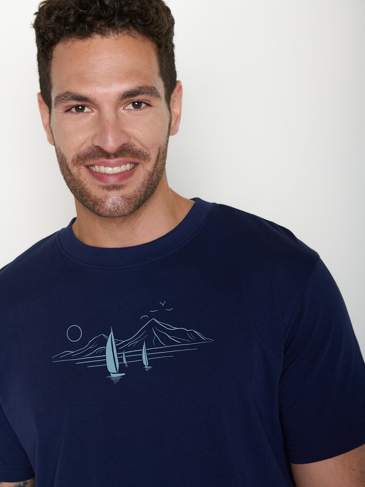 Navy: Lässiges Oversize-T-Shirt aus Bio-Baumwolle für Herren [22128]