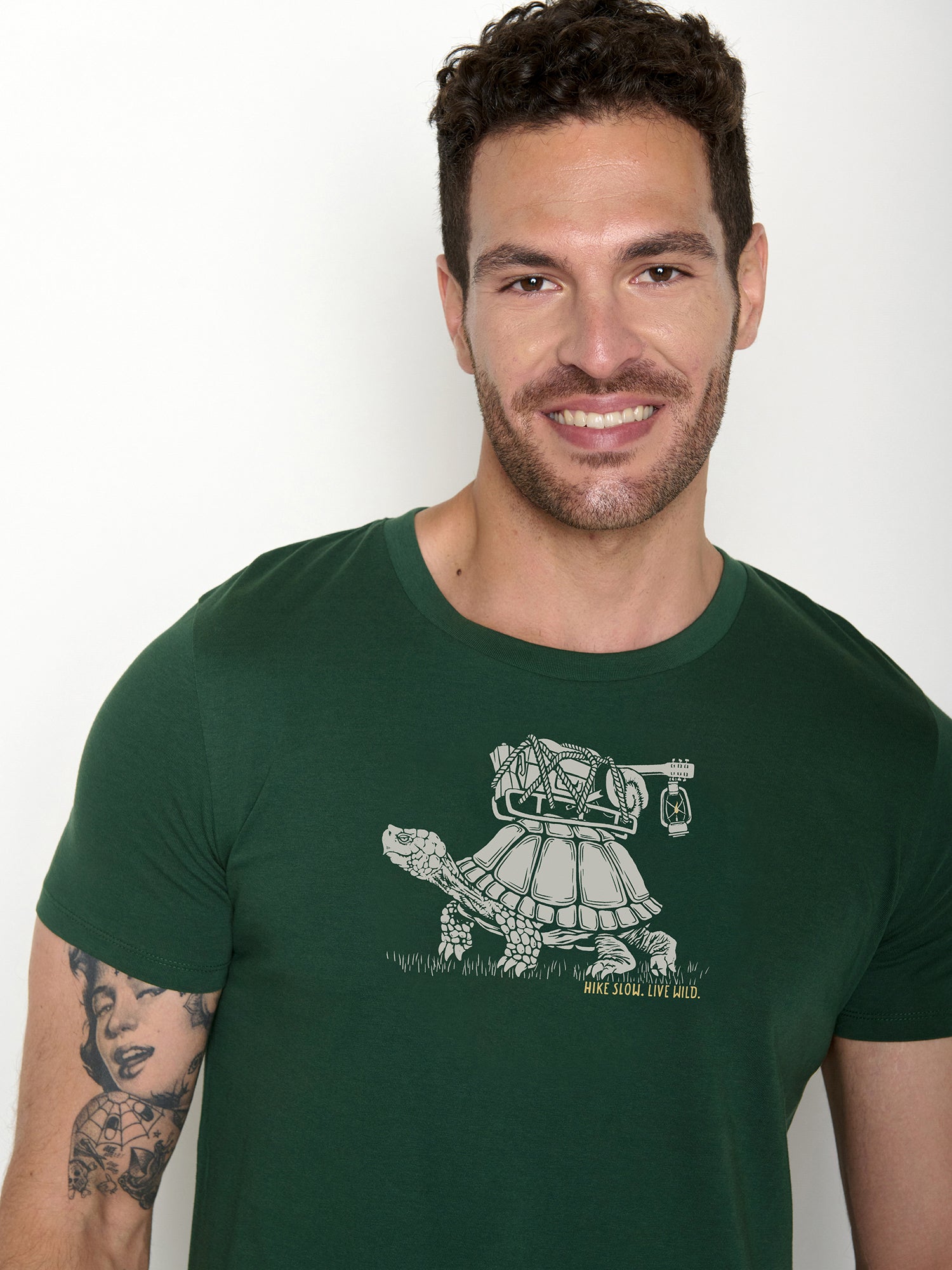 Bottle Green: Sportliches T-Shirt aus Bio-Baumwolle für Herren [22149]