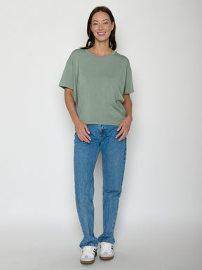 Pale Green: Lässiges T-Shirt aus Bio-Baumwoll-Mix für Damen [22159]