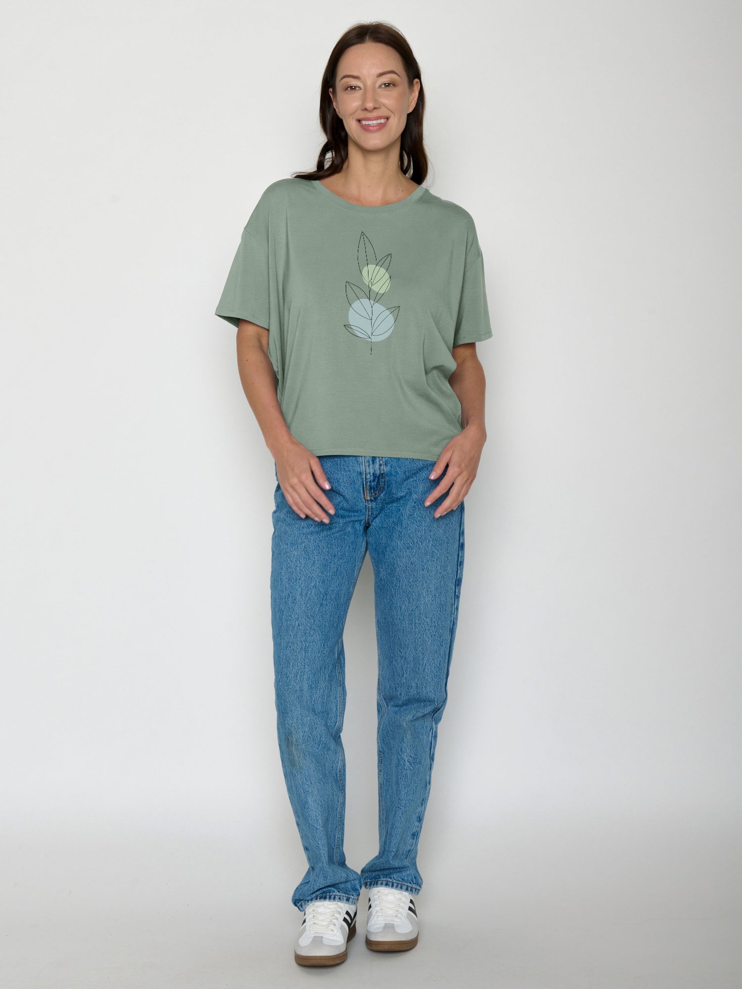 Pale Green: Lässiges T-Shirt aus Bio-Baumwoll-Mix für Damen [22241]