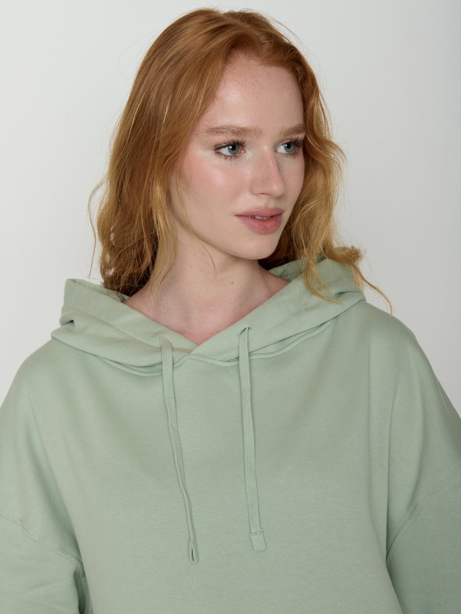 Muted Mint: Lässiger Hoodie aus Bio-Baumwolle für Damen [22268]