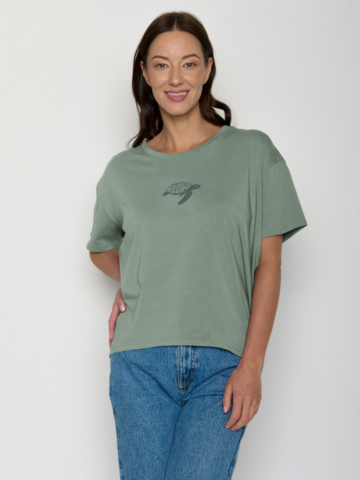 Pale Green: Lässiges T-Shirt aus Bio-Baumwoll-Mix für Damen [22347]