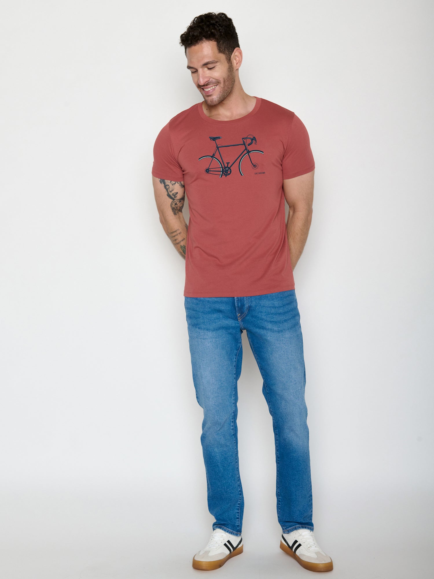 Sunset Red: Sportliches T-Shirt aus Bio-Baumwolle für Herren [22389]