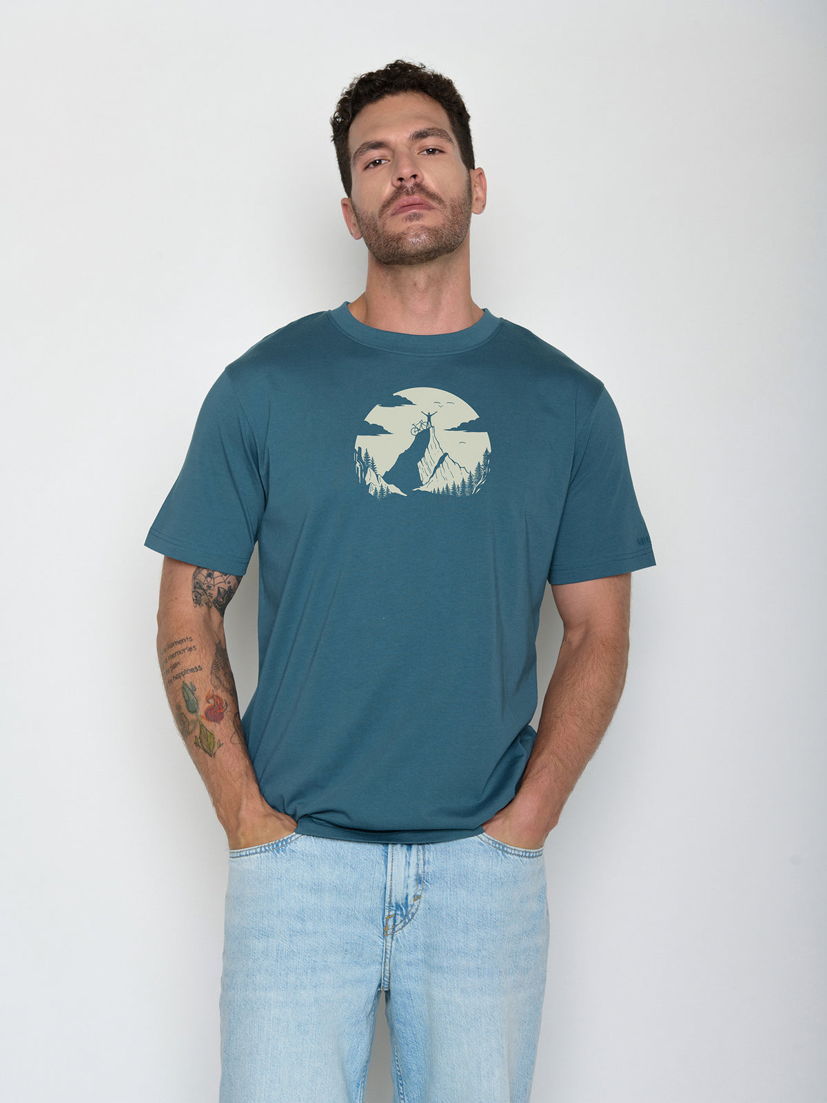 Tidal Blue: Lässiges Oversize-T-Shirt aus Bio-Baumwolle für Herren [22425]