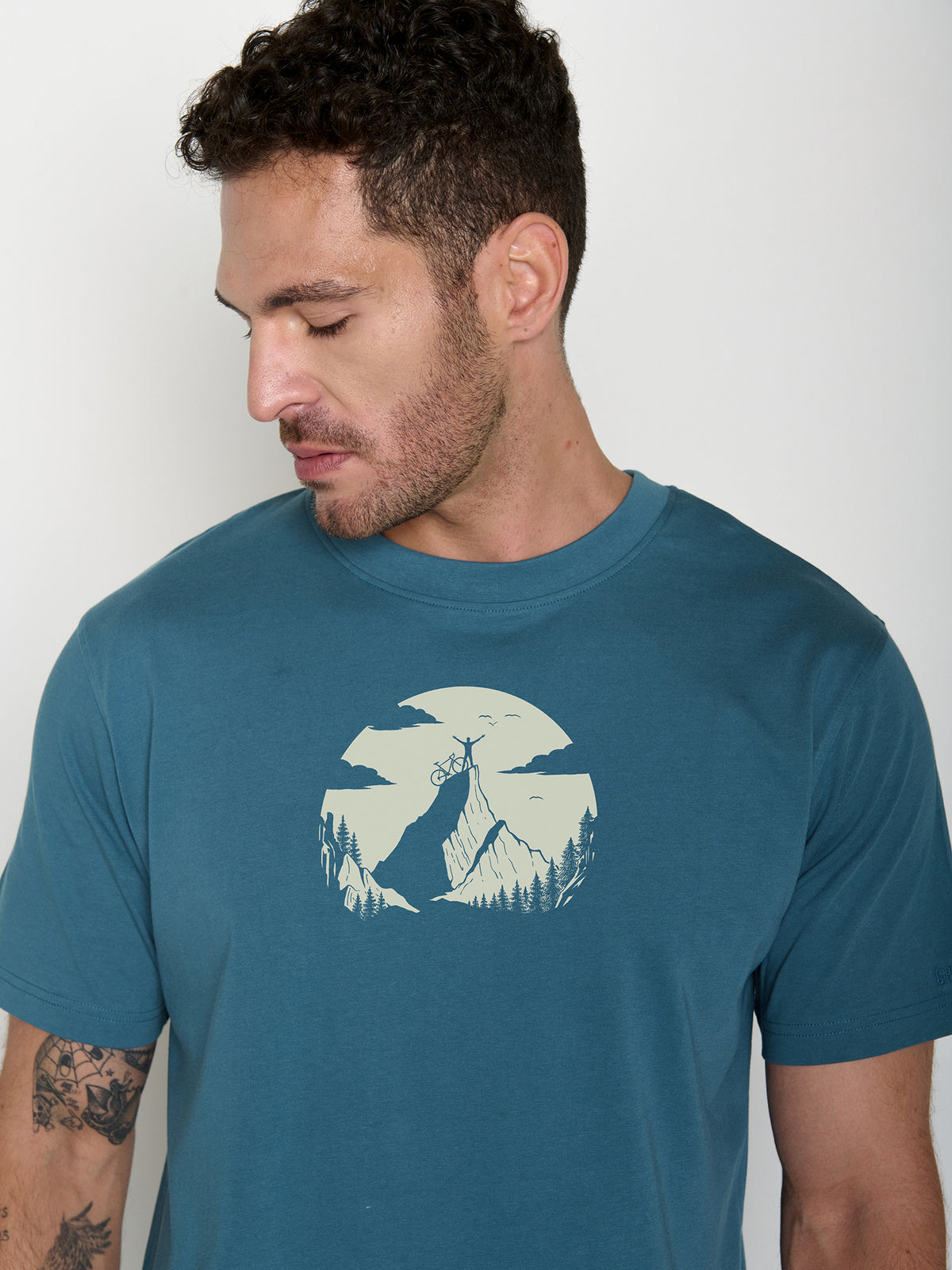 Tidal Blue: Lässiges Oversize-T-Shirt aus Bio-Baumwolle für Herren [22426]