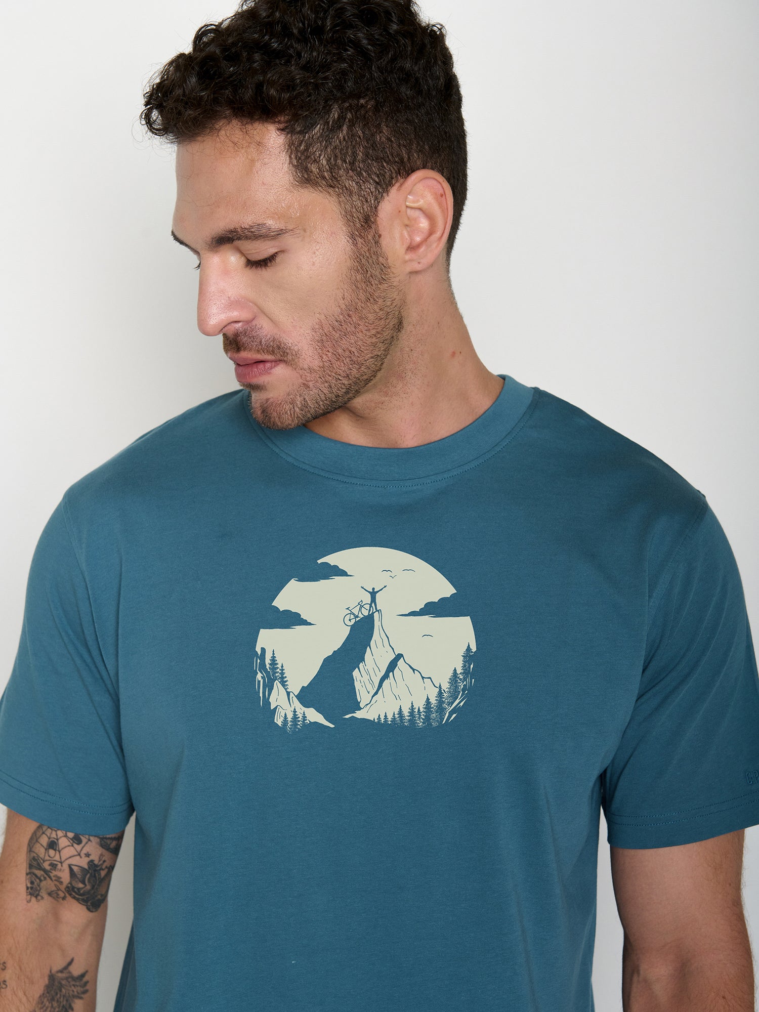 Tidal Blue: Lässiges Oversize-T-Shirt aus Bio-Baumwolle für Herren [22426]