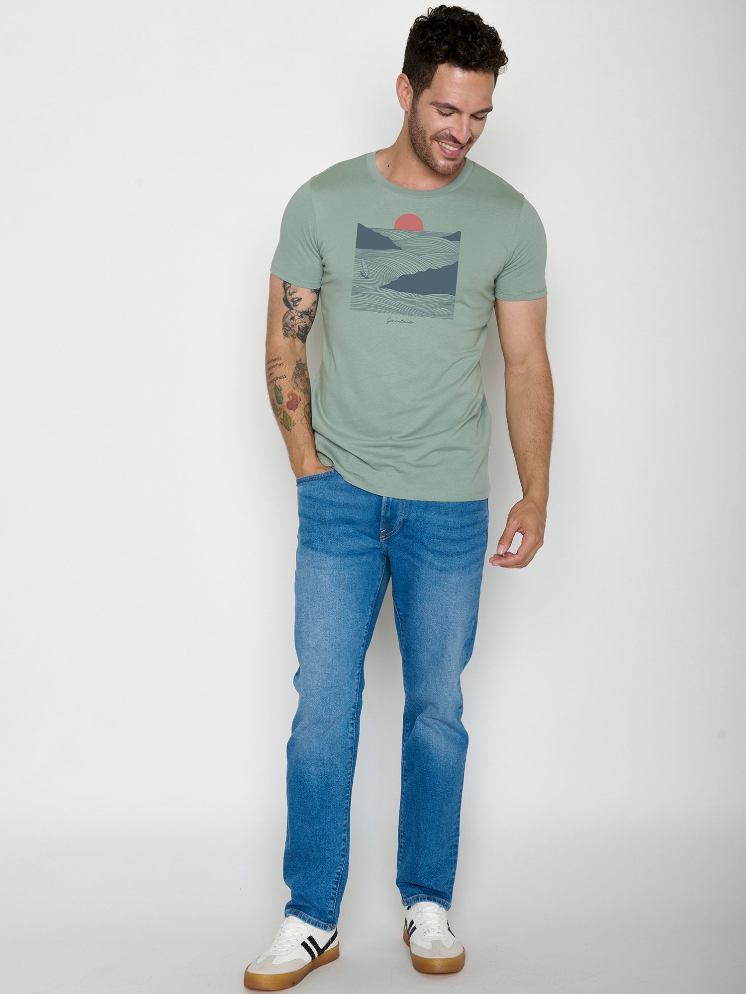 Soft Sage: Sportliches T-Shirt aus Bio-Baumwolle für Herren [22451]