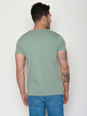 Soft Sage: Sportliches T-Shirt aus Bio-Baumwolle für Herren [22452]