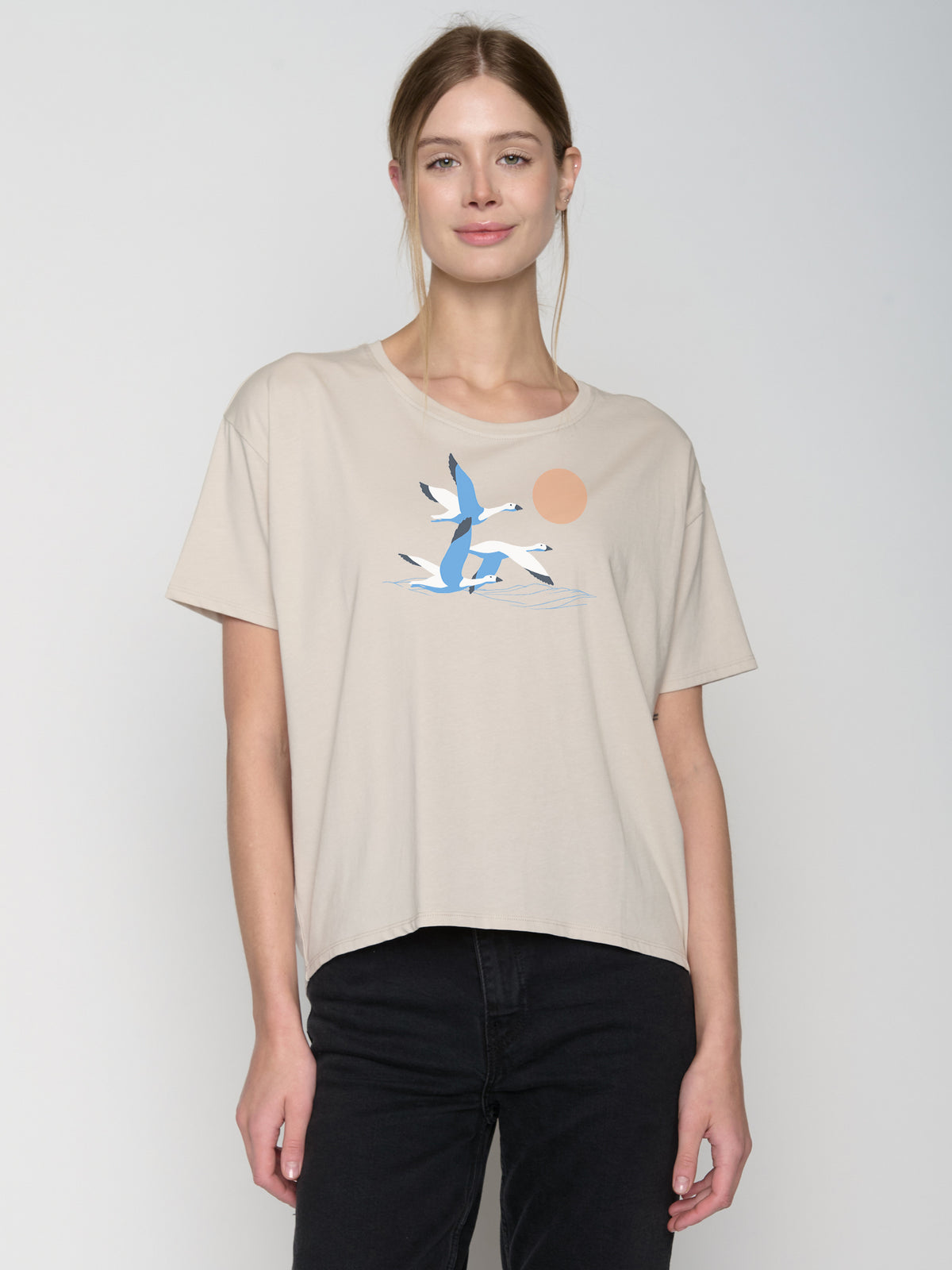 Off White: Lässiges T-Shirt aus Bio-Baumwoll-Mix für Damen [22675]