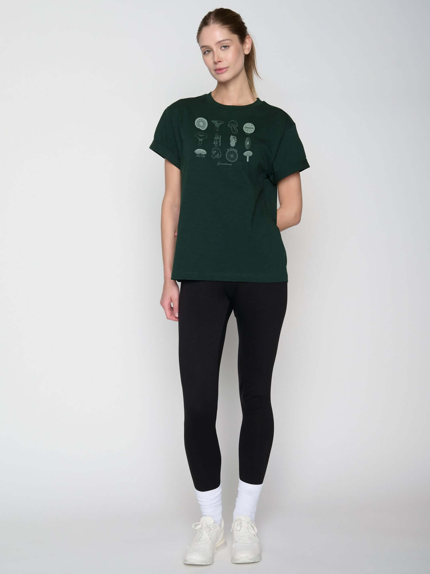 Dark Forest: Lässiges T-Shirt aus Bio-Baumwolle für Damen [22785]
