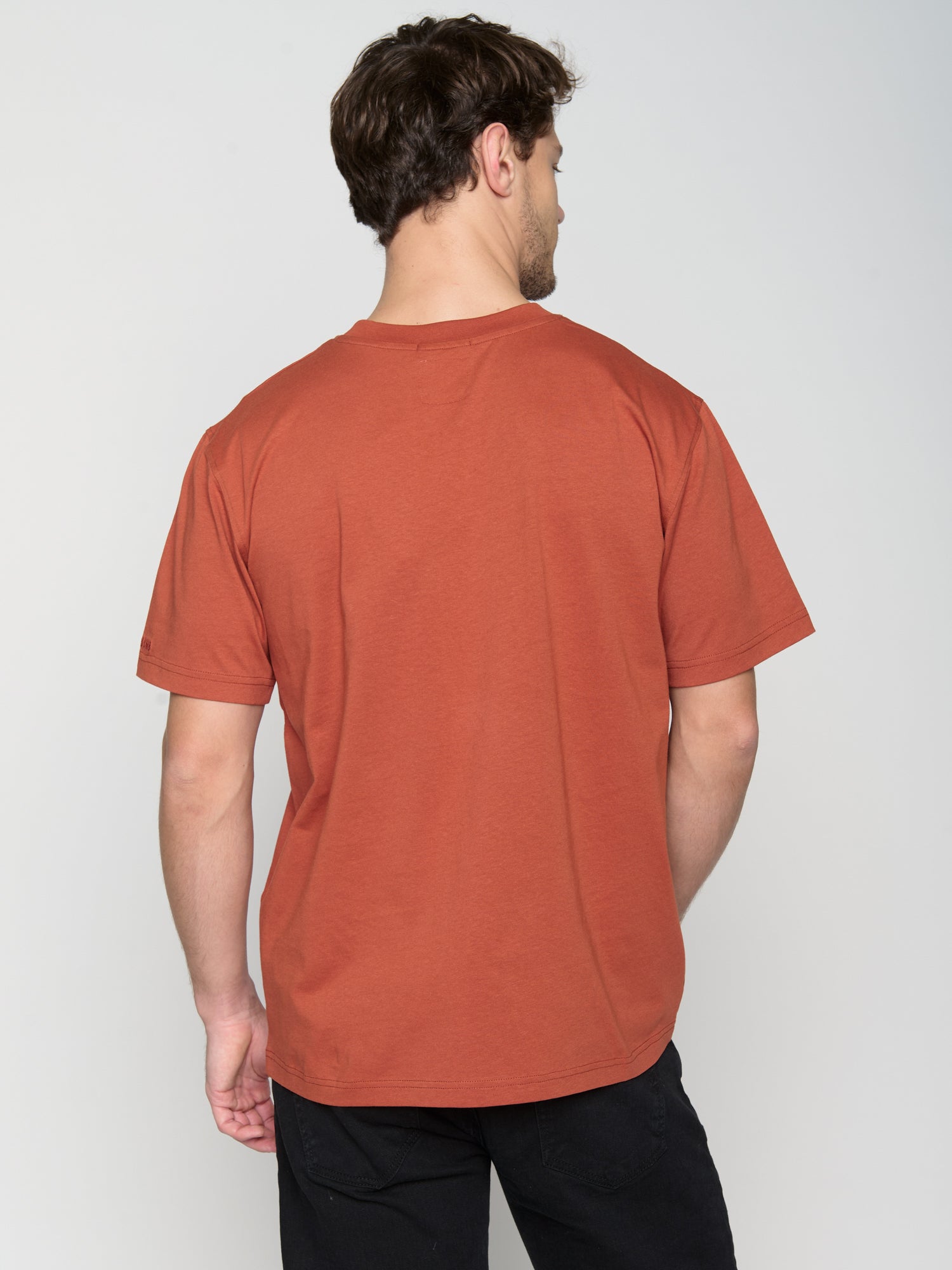 Dark Clay: Lässiges Oversize-T-Shirt aus Bio-Baumwolle für Herren [22793]