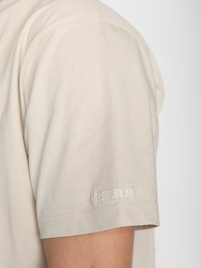 Off White: Lässiges Oversize-T-Shirt aus Bio-Baumwolle für Herren [23042]