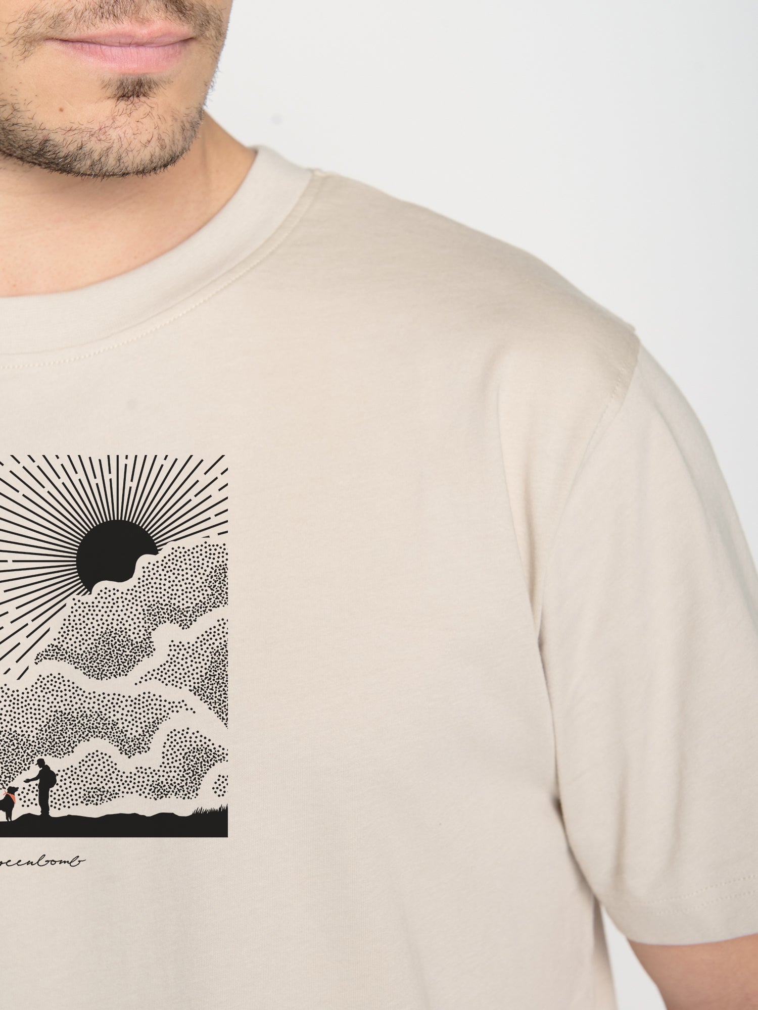 Off White: Lässiges Oversize-T-Shirt aus Bio-Baumwolle für Herren [23043]