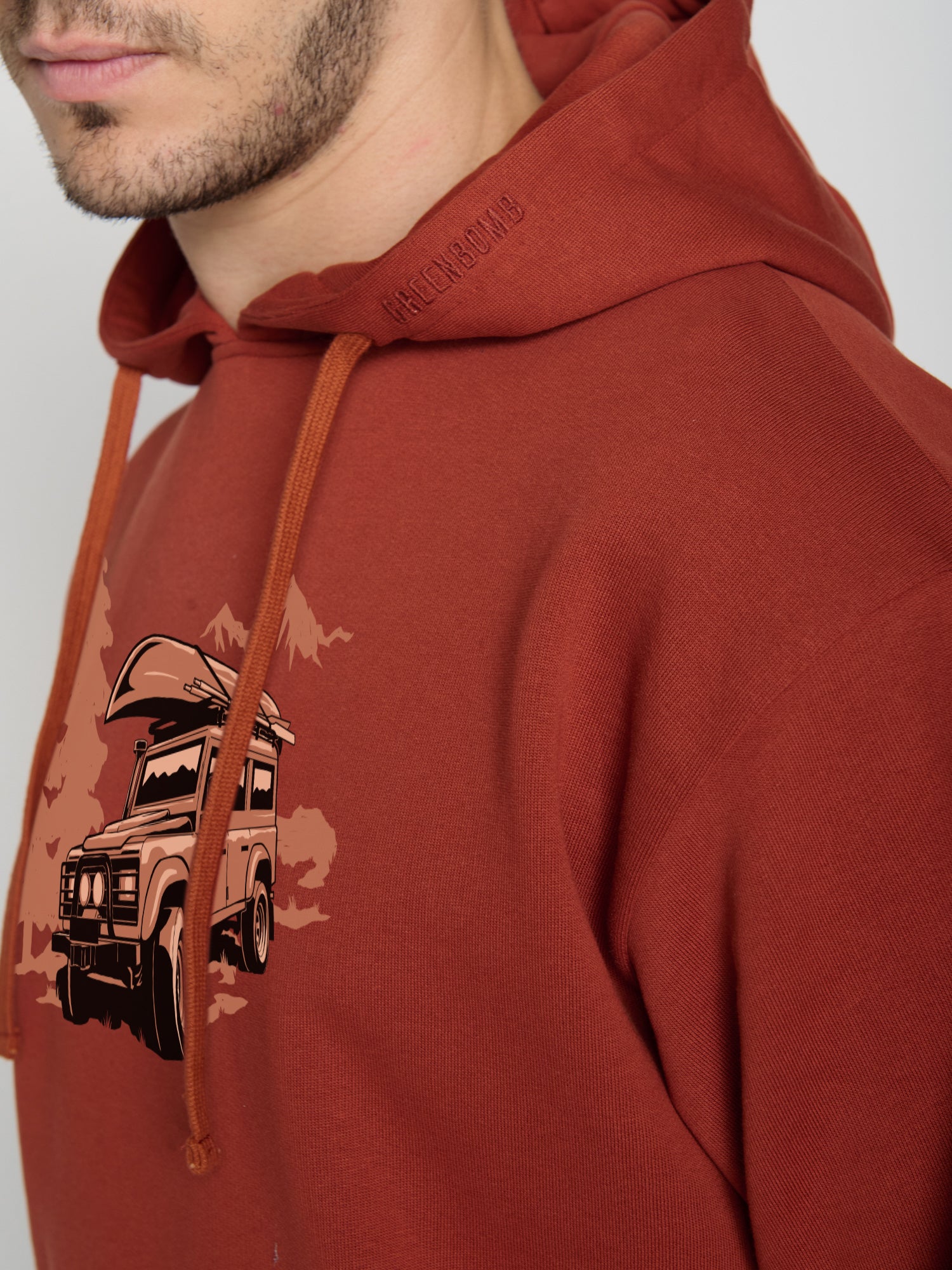 Clay Red: Gemütlicher Hoodie aus Bio-Baumwolle für Herren [23073]