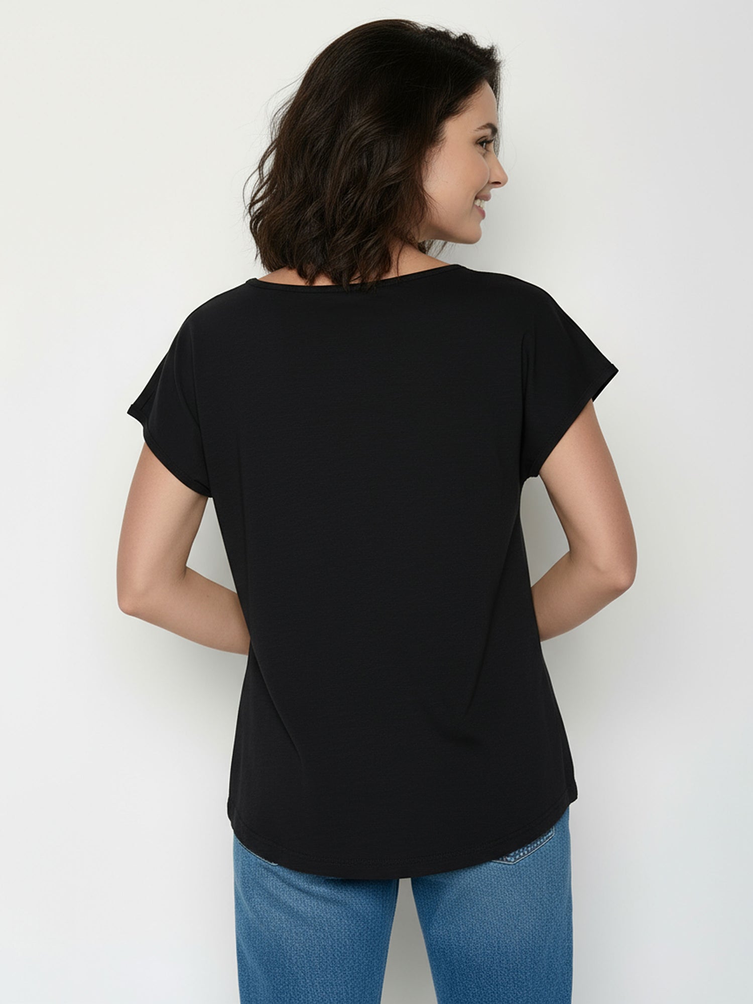Black: Lässiges T-Shirt aus Bio-Baumwolle für Damen [24837]