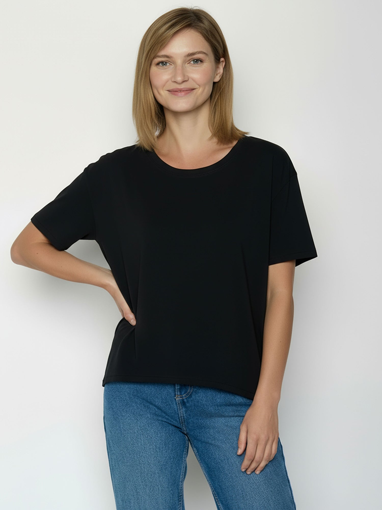 Black: Lässiges T-Shirt aus Bio-Baumwoll Mix für Damen [24844]