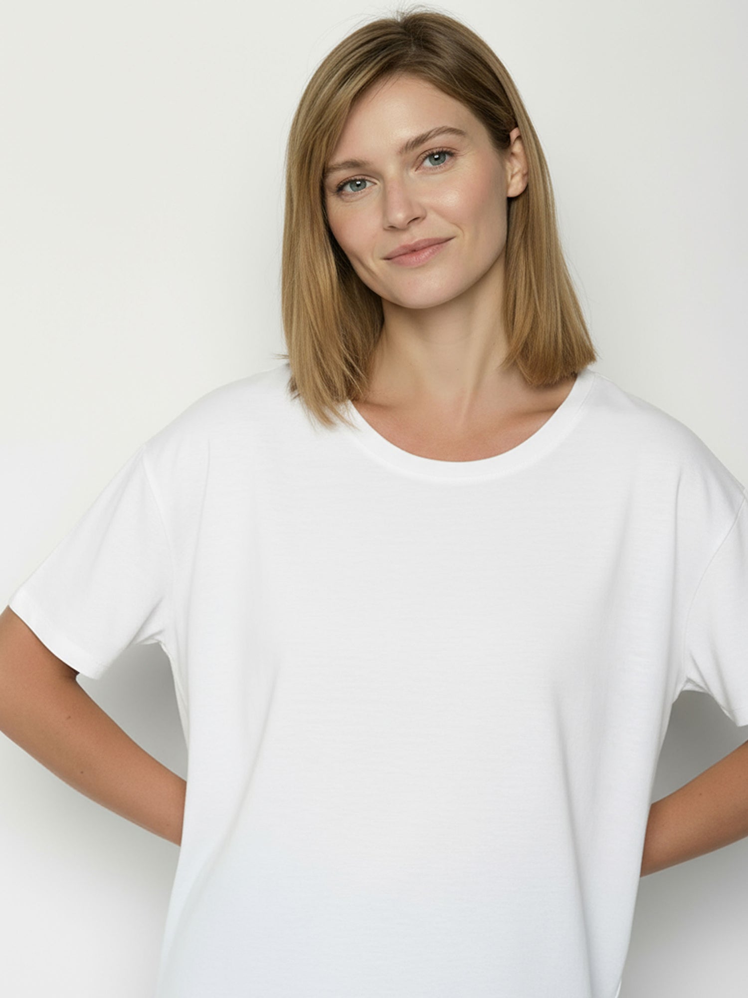 White: Lässiges T-Shirt aus Bio-Baumwoll Mix für Damen [24850]