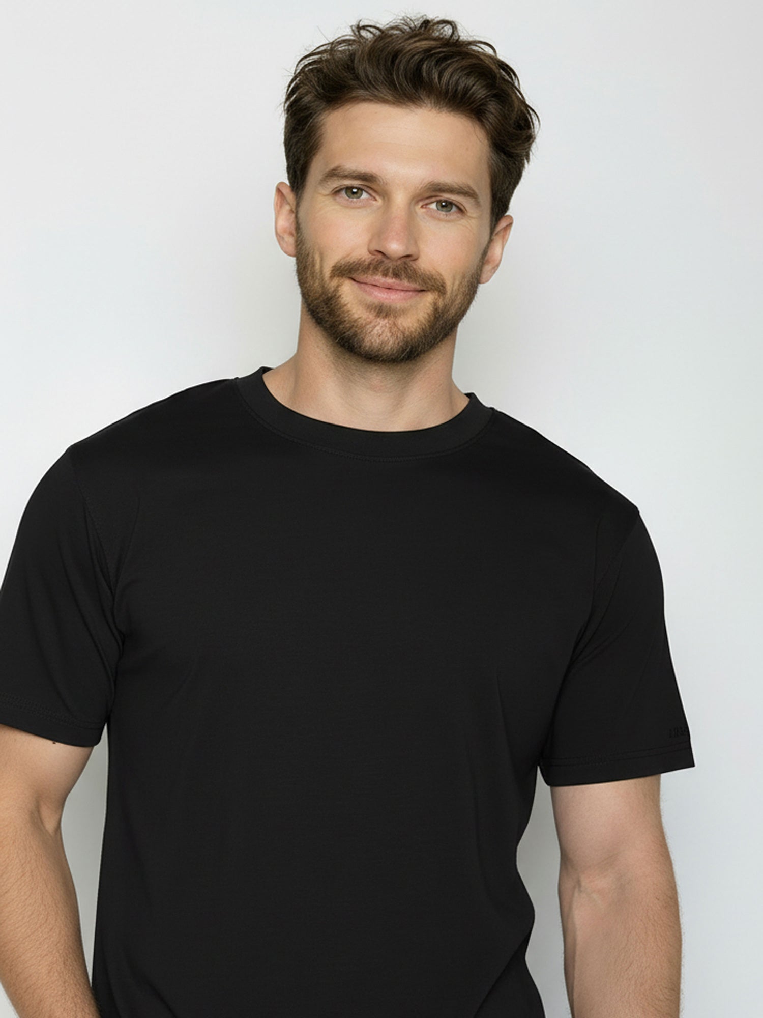 Black: Lässiges T-Shirt aus Bio-Baumwolle für Herren [24875]