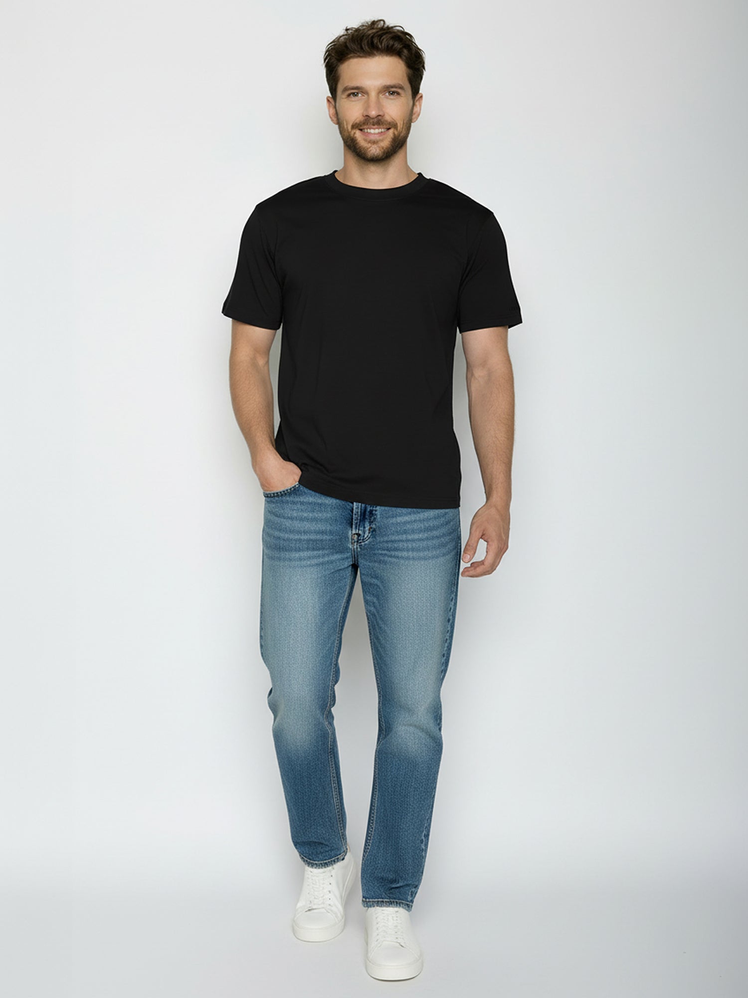 Black: Lässiges T-Shirt aus Bio-Baumwolle für Herren [24876]