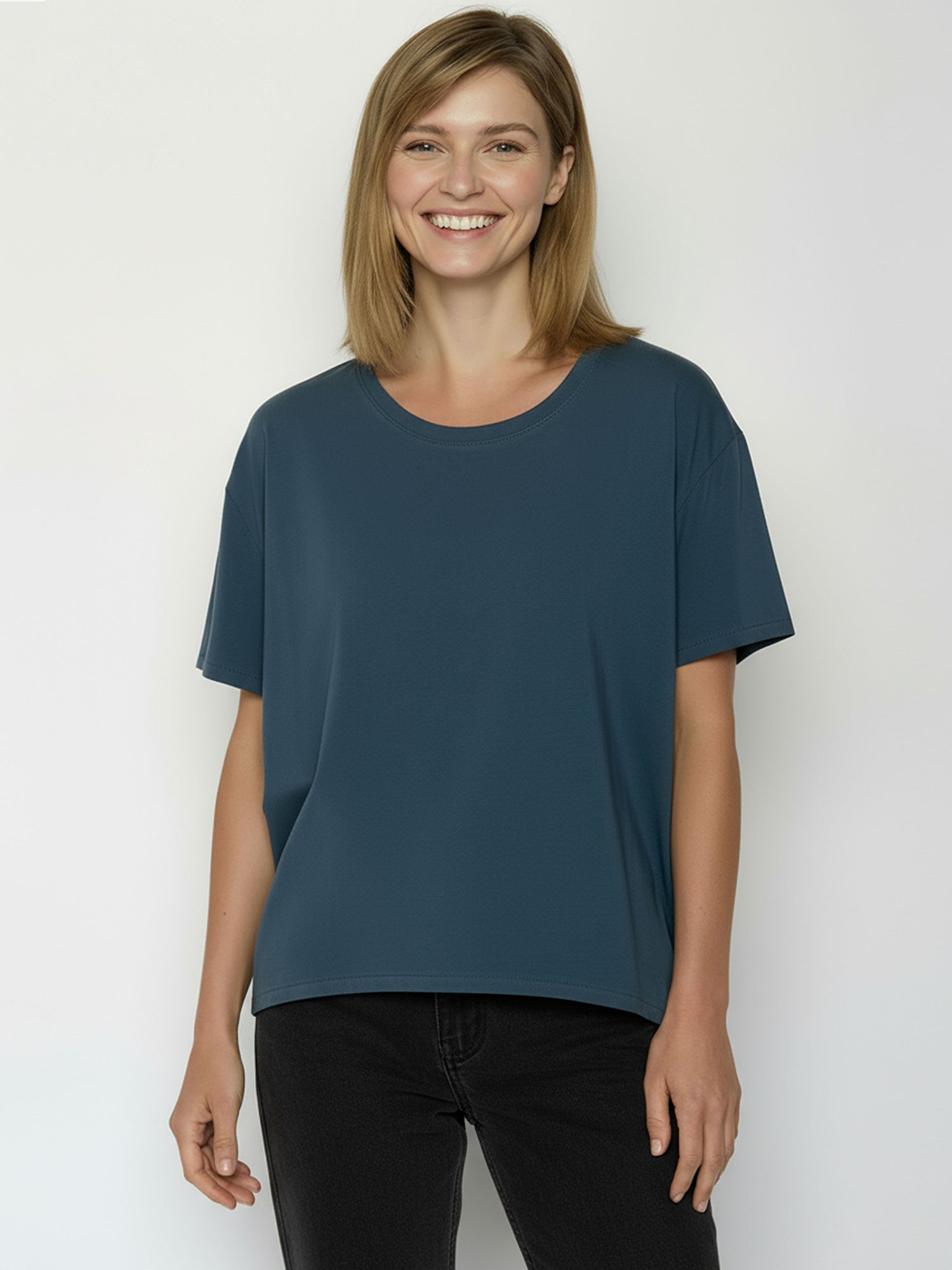 Ash Blue: Lässiges T-Shirt aus Bio-Baumwoll-Mix für Damen [24960]