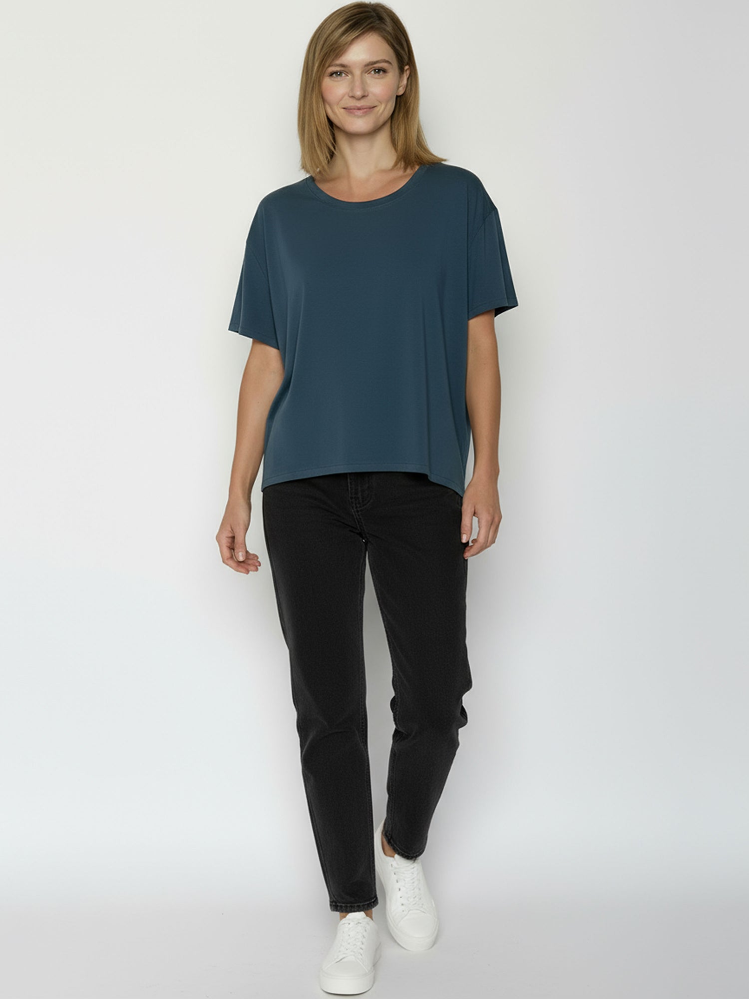 Ash Blue: Lässiges T-Shirt aus Bio-Baumwoll-Mix für Damen [24962]
