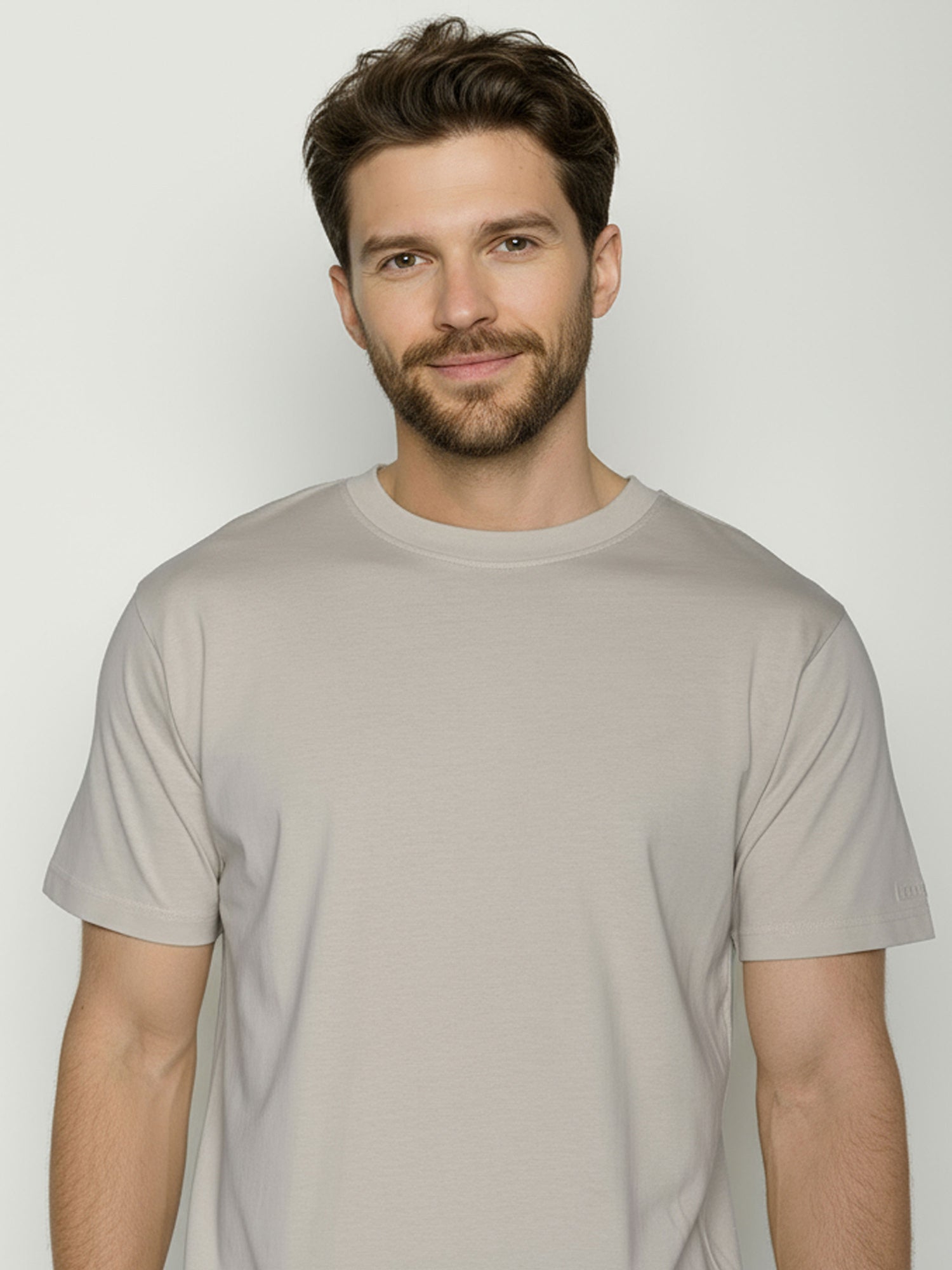 Sandstone: Lässiges Oversize-T-Shirt aus Bio-Baumwolle für Herren [25151]