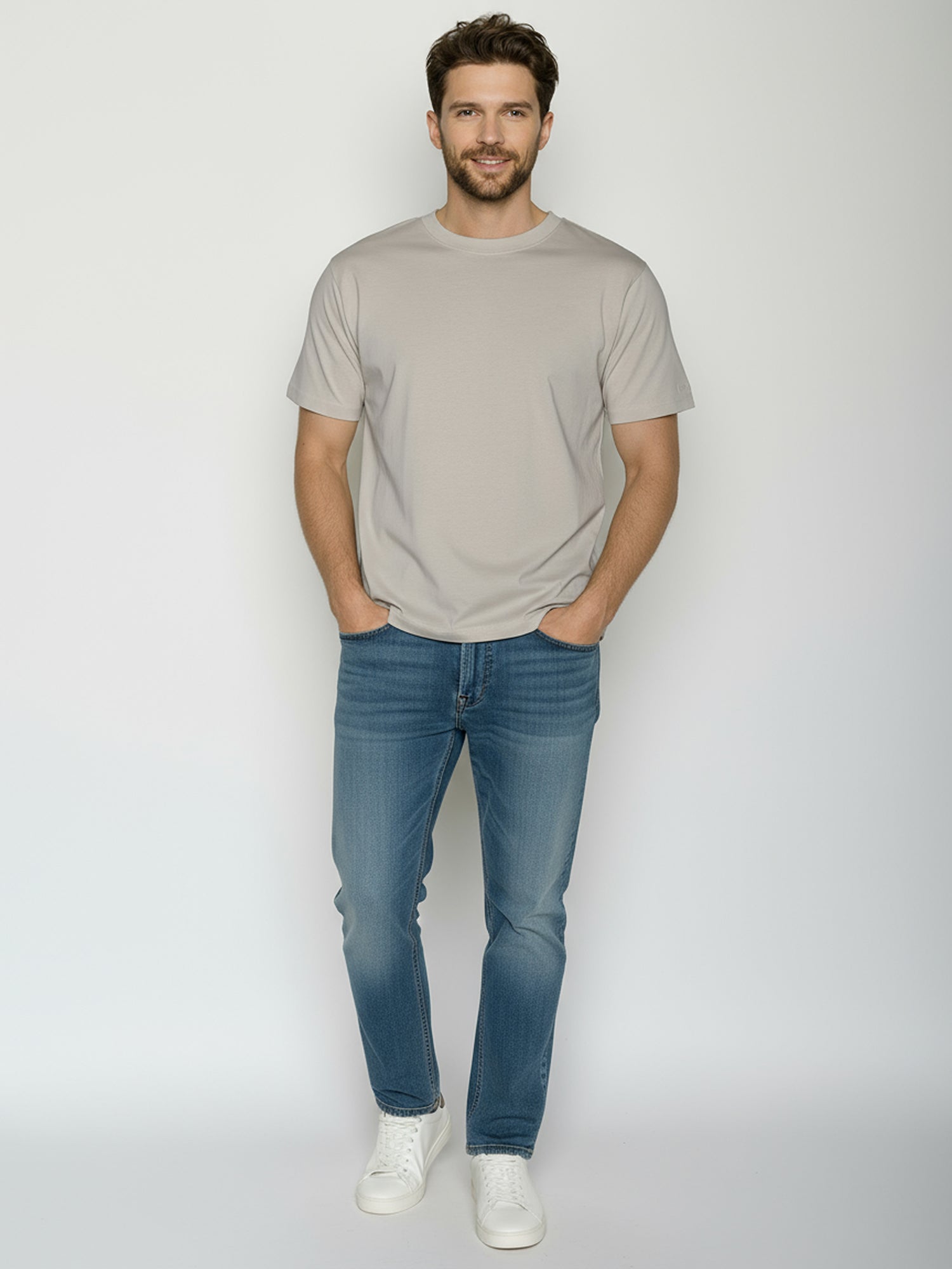 Sandstone: Lässiges Oversize-T-Shirt aus Bio-Baumwolle für Herren [25152]