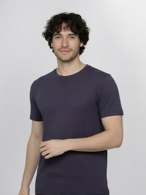 Purple Blue Stripes: Sportliches T-Shirt aus Bio-Baumwolle für Herren [25232]