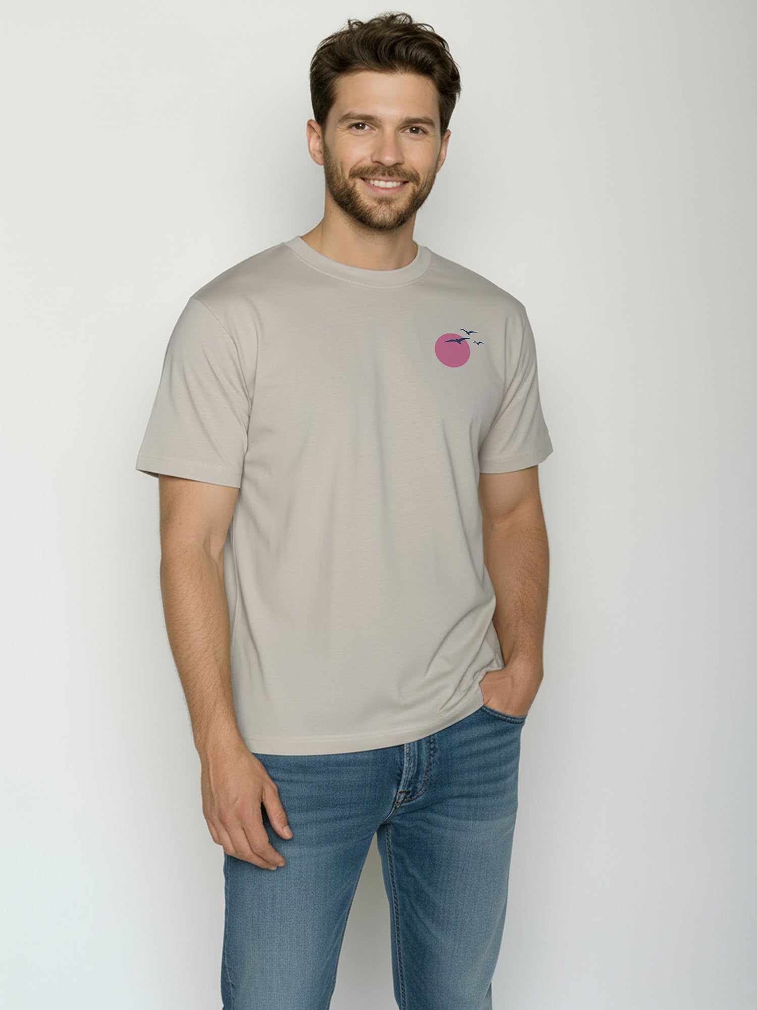 Sandstone: Lässiges Oversize-T-Shirt aus Bio-Baumwolle für Herren [26133]