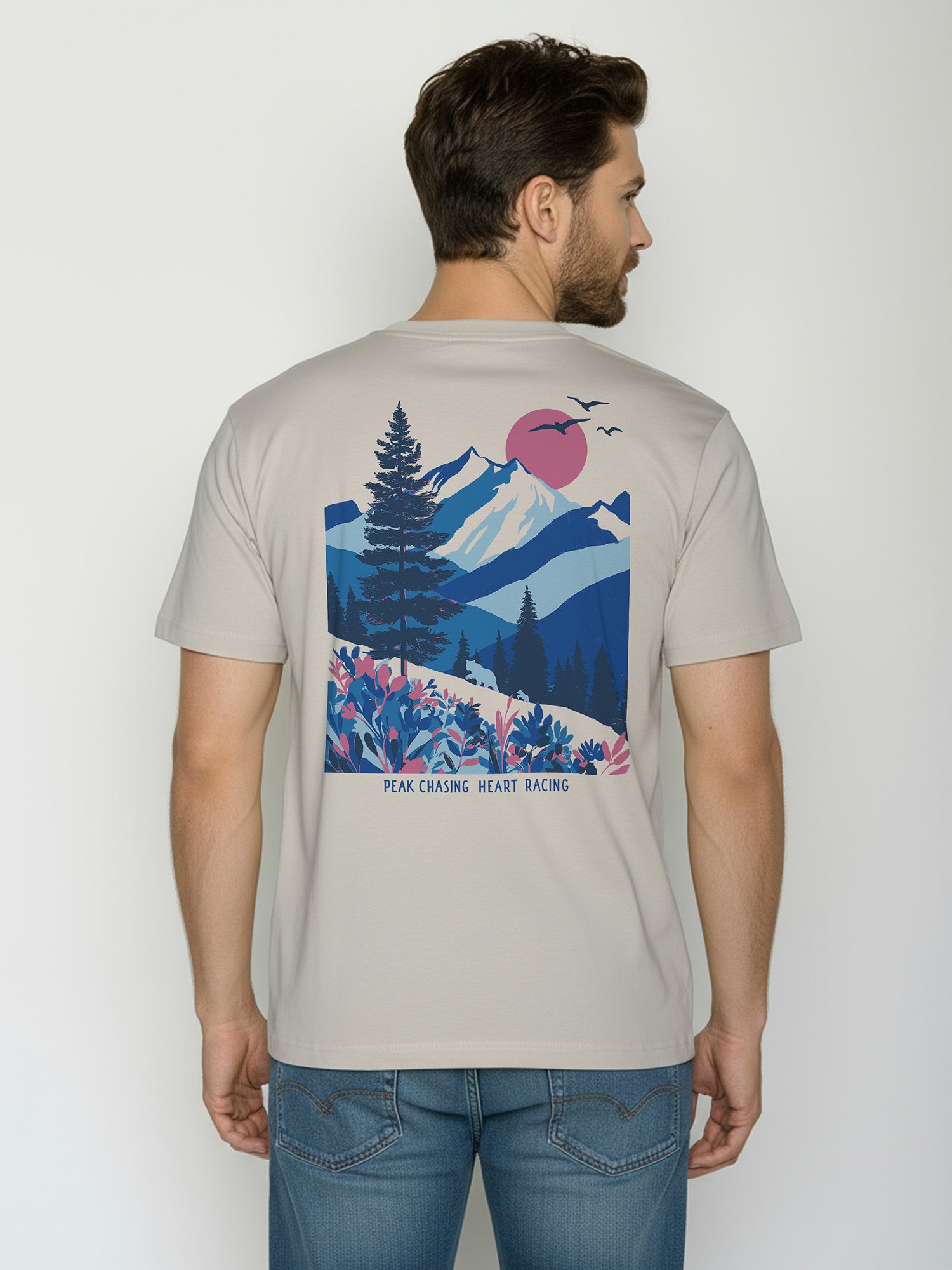 Sandstone: Lässiges Oversize-T-Shirt aus Bio-Baumwolle für Herren [26136]