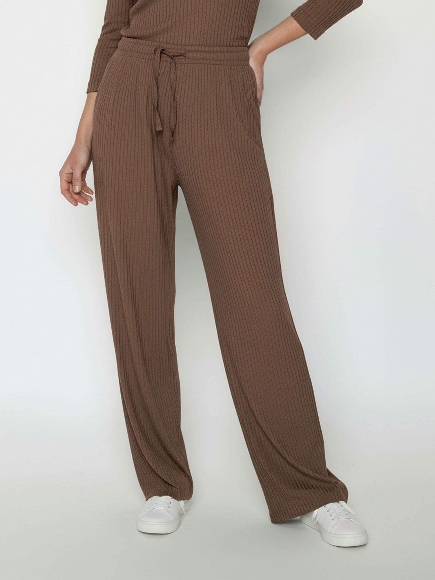 Earth Wood: Lässige Hose aus LENZING™ ECOVERO™ für Damen [26677]