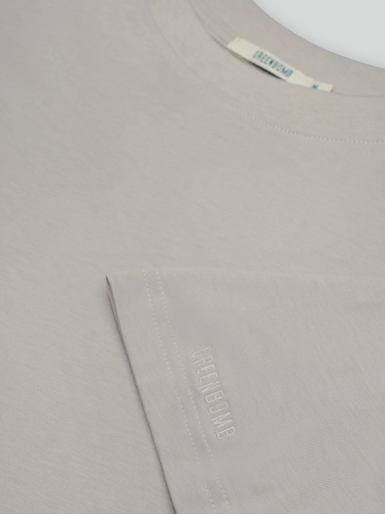 Sandstone: Lässiges Oversize-T-Shirt aus Bio-Baumwolle für Herren [27043]