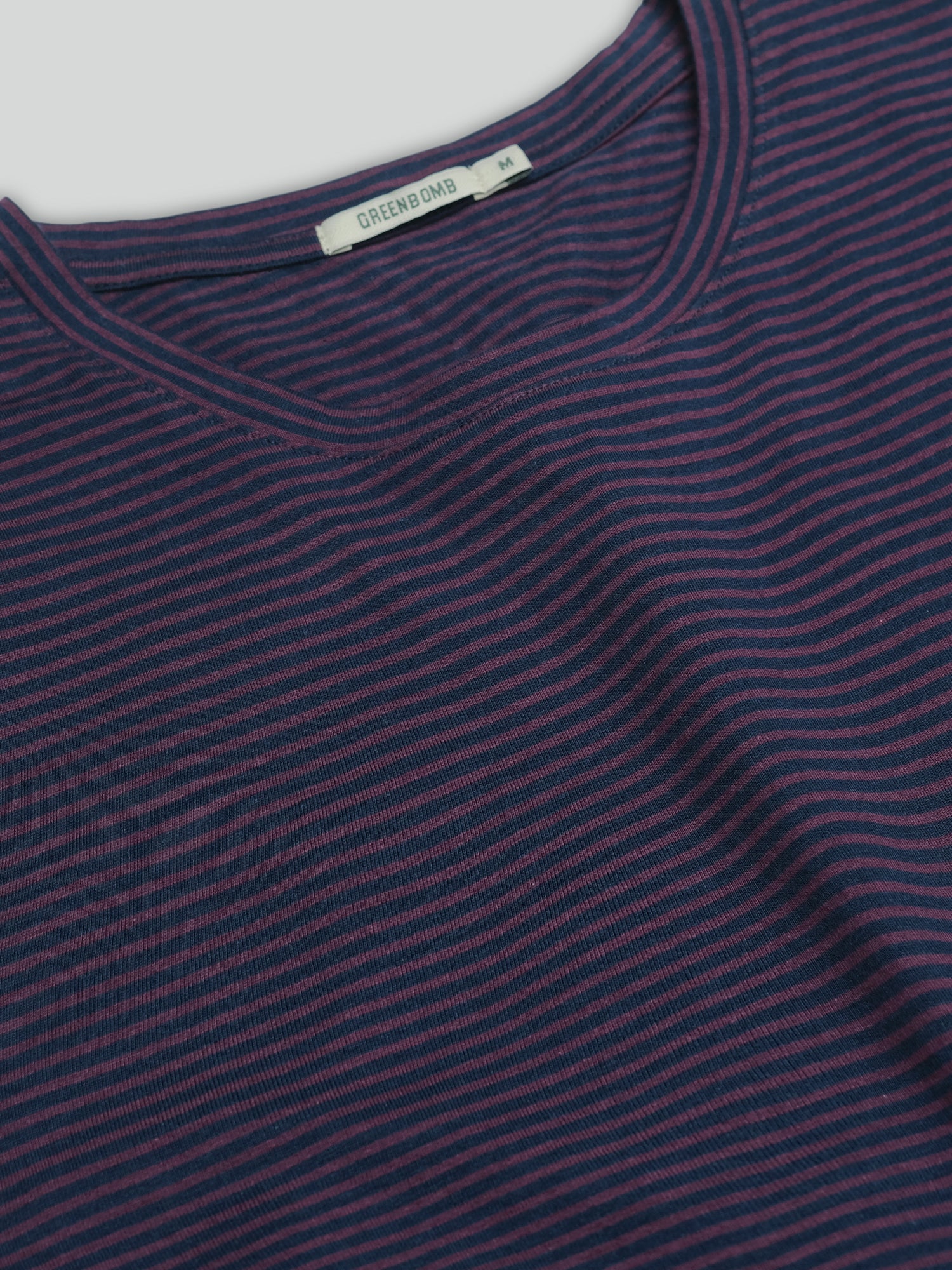 Purple Blue Stripes: Sportliches T-Shirt aus Bio-Baumwolle für Herren [27048]