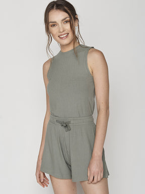 Light Olive: Sportliches Top aus LENZING™ TENCEL™ Mix für Damen [27584]