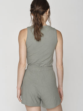 Light Olive: Sportliches Top aus LENZING™ TENCEL™ Mix für Damen [27586]