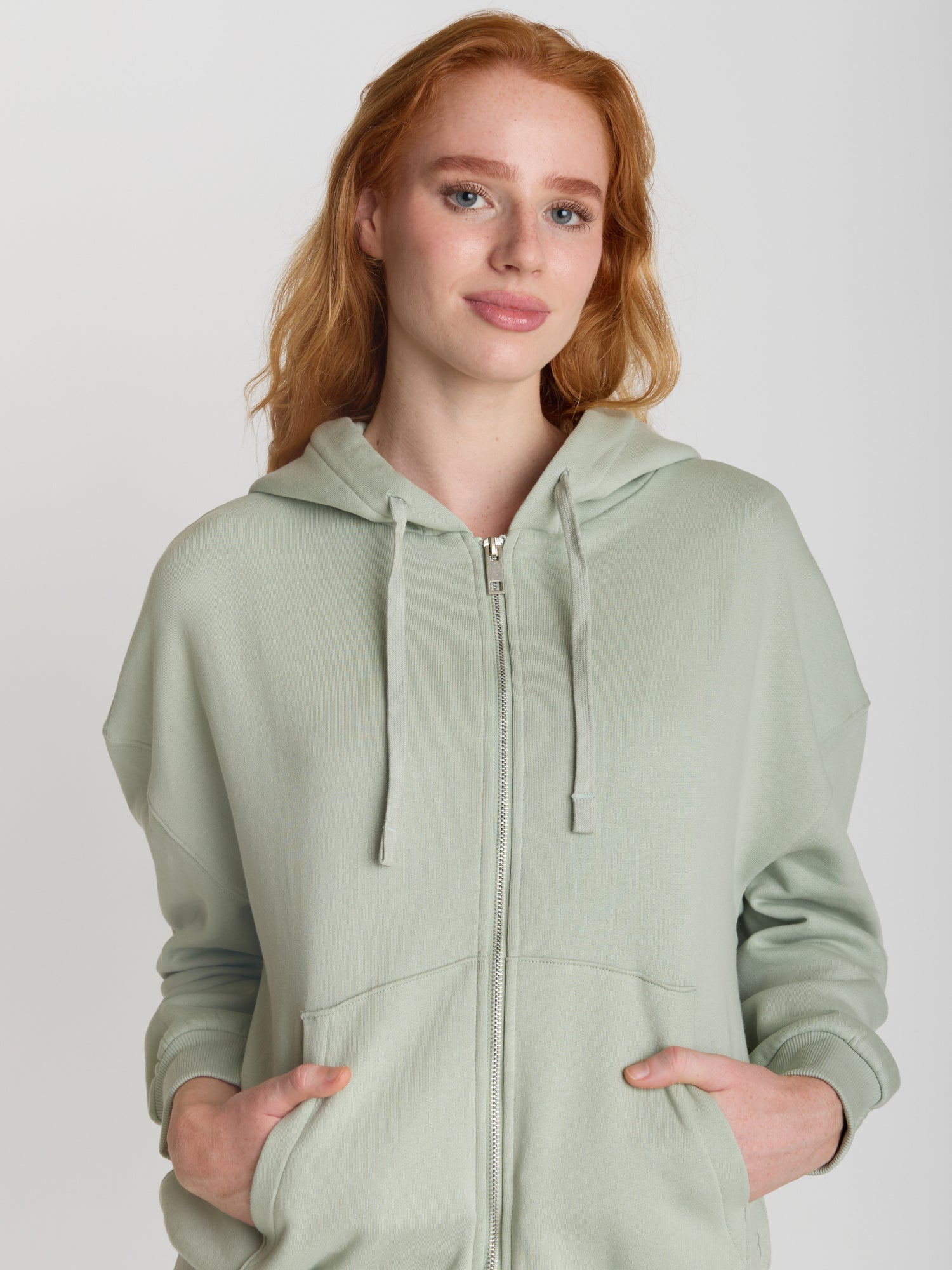 Muted Mint: Lässige Sweatjacke aus Bio-Baumwolle für Damen [27615]