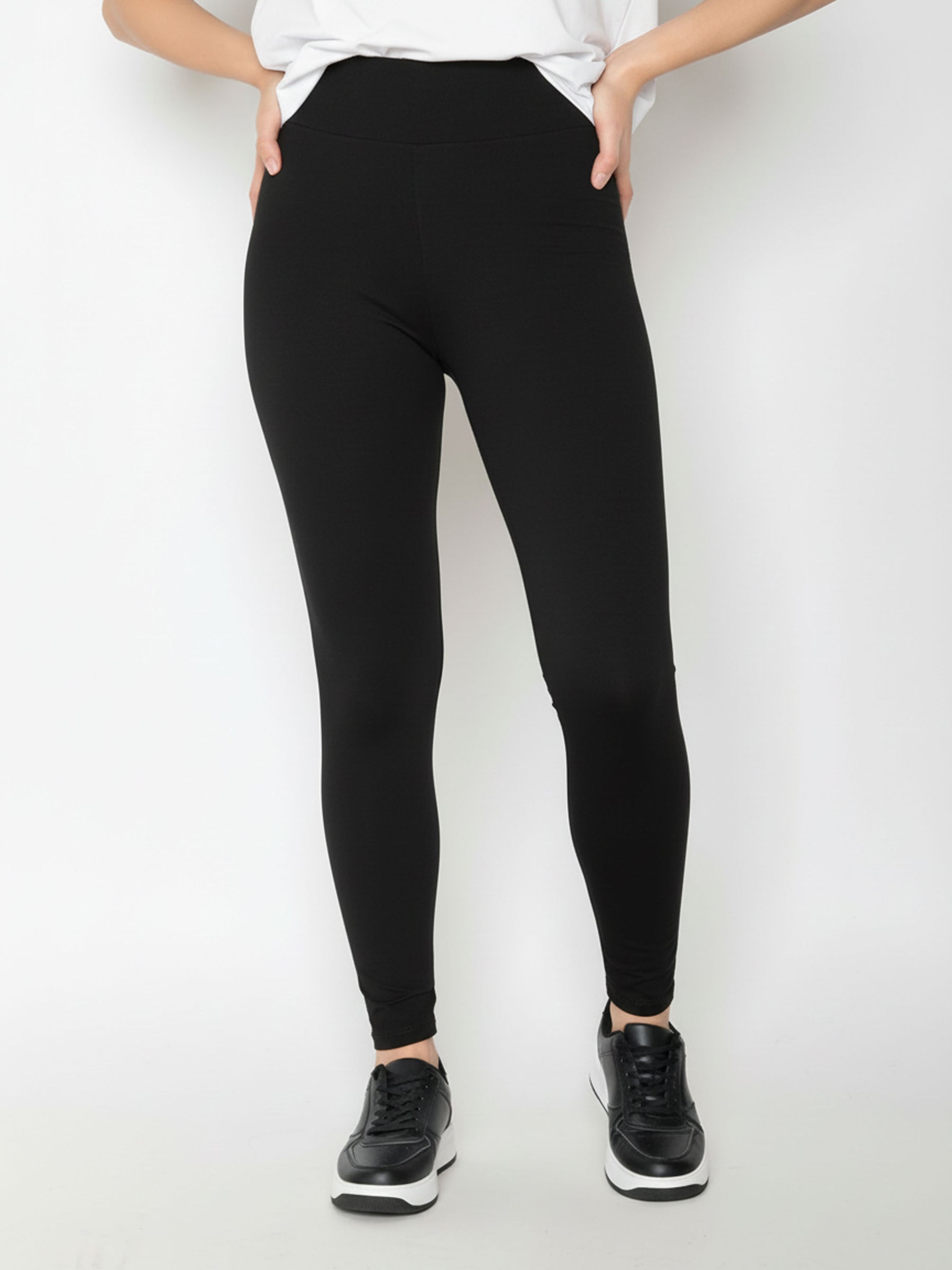 Black: Sportliche Leggings aus Bio-Baumwolle für Damen [27620]