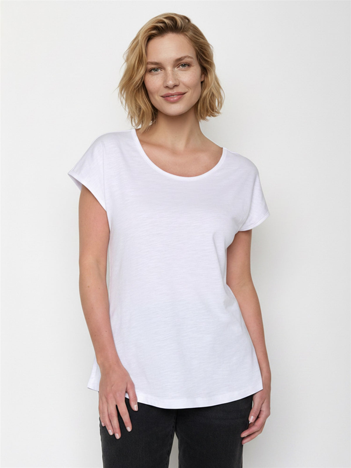 White: Lässiges T-Shirt aus Bio-Baumwolle für Damen [27641]