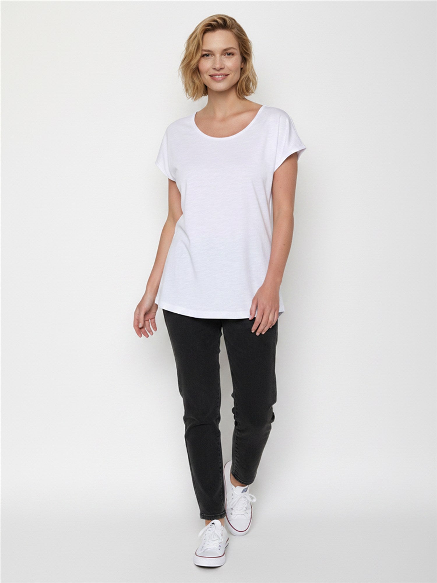 White: Lässiges T-Shirt aus Bio-Baumwolle für Damen [27643]