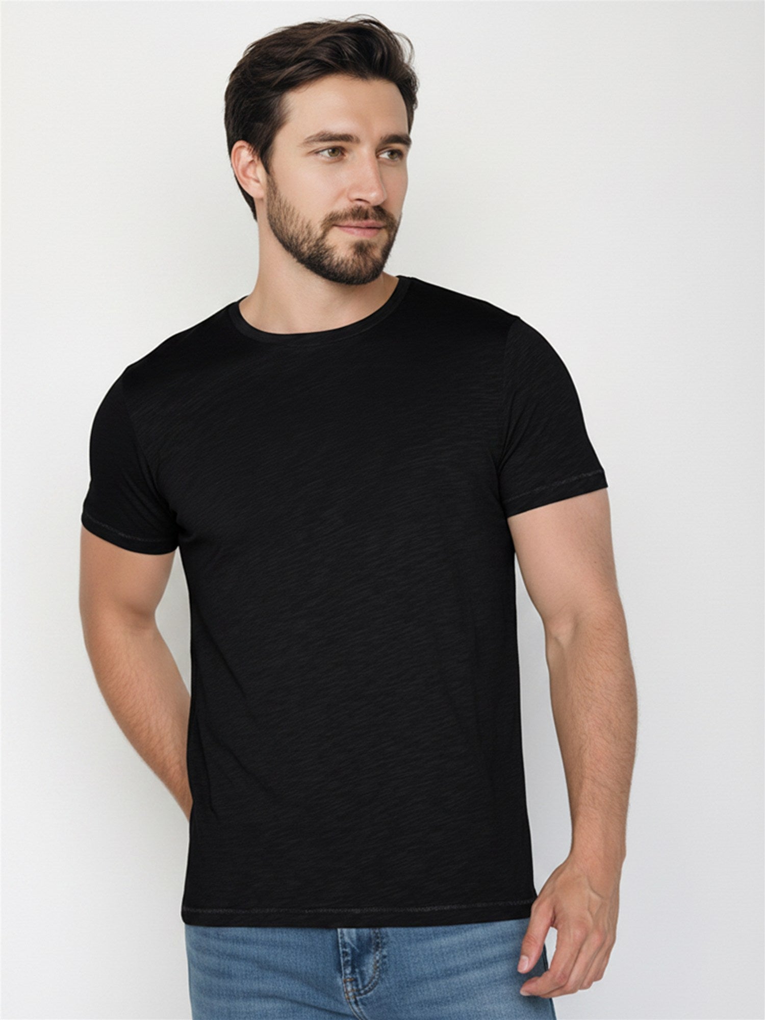 Black: Sportliches T-Shirt aus Bio-Baumwolle für Herren [27681]