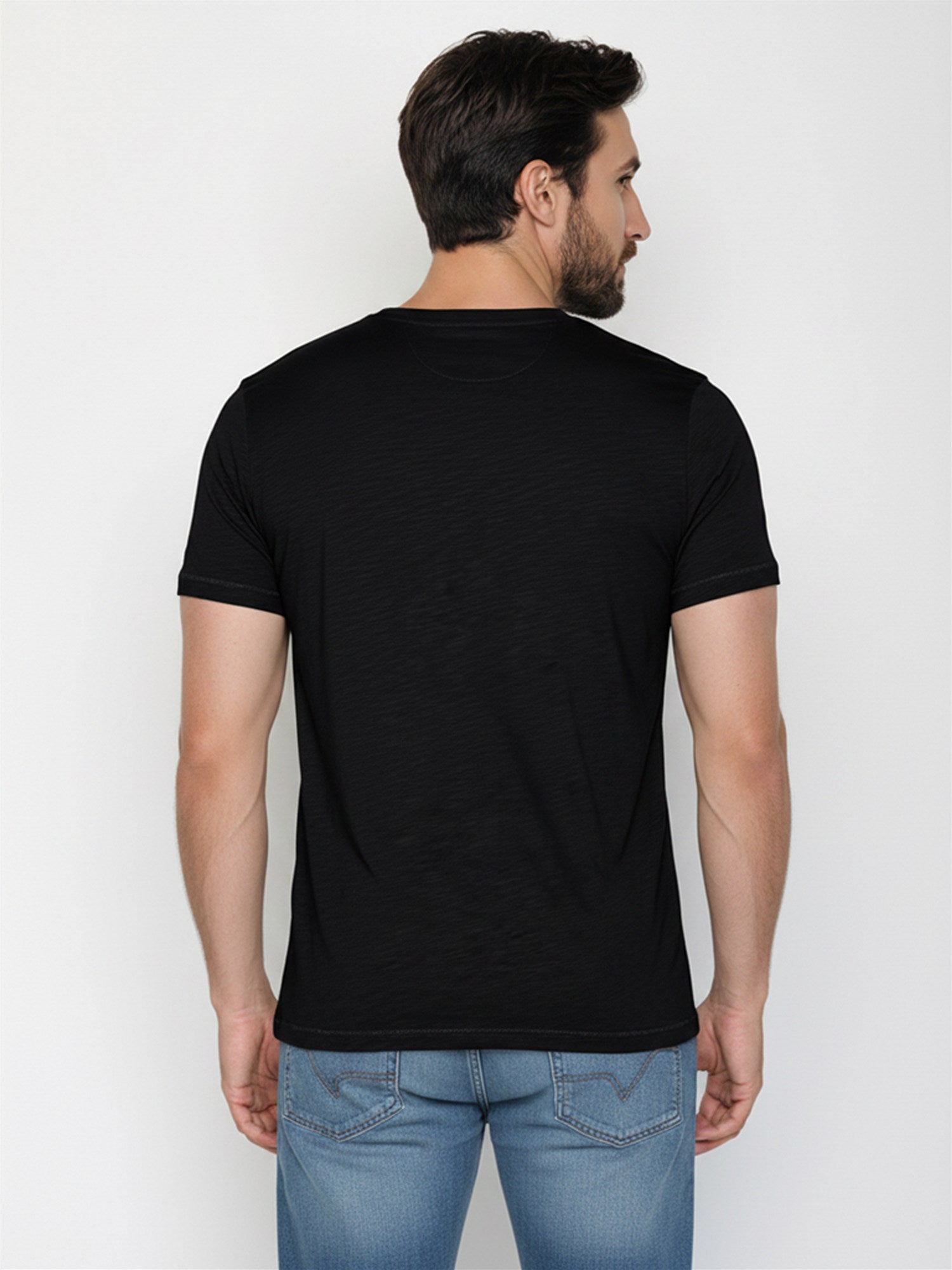 Black: Sportliches T-Shirt aus Bio-Baumwolle für Herren [27683]