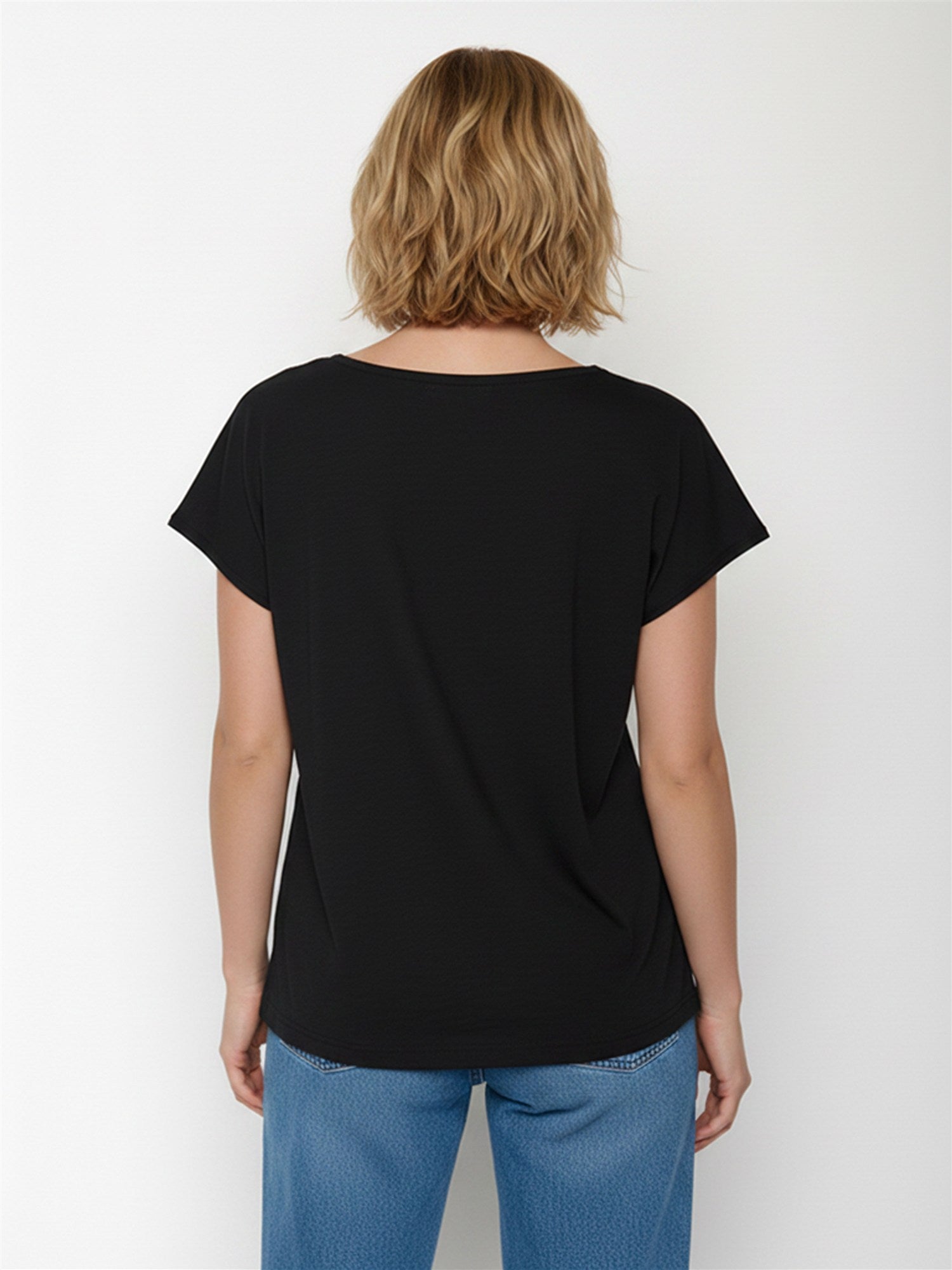 Black: Lässiges T-Shirt aus Bio-Baumwolle für Damen [27693]