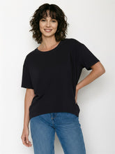 Black: Lässiges T-Shirt aus Bio-Baumwoll-Mix für Damen [27706]