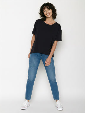 Black: Lässiges T-Shirt aus Bio-Baumwoll-Mix für Damen [27708]